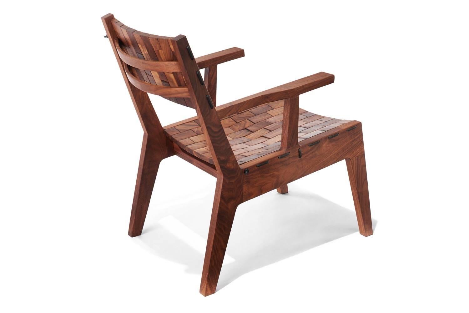 Rb Easy Chair, Moderner Loungesessel Handgefertigt aus Nussbaumholz (amerikanisch) im Angebot