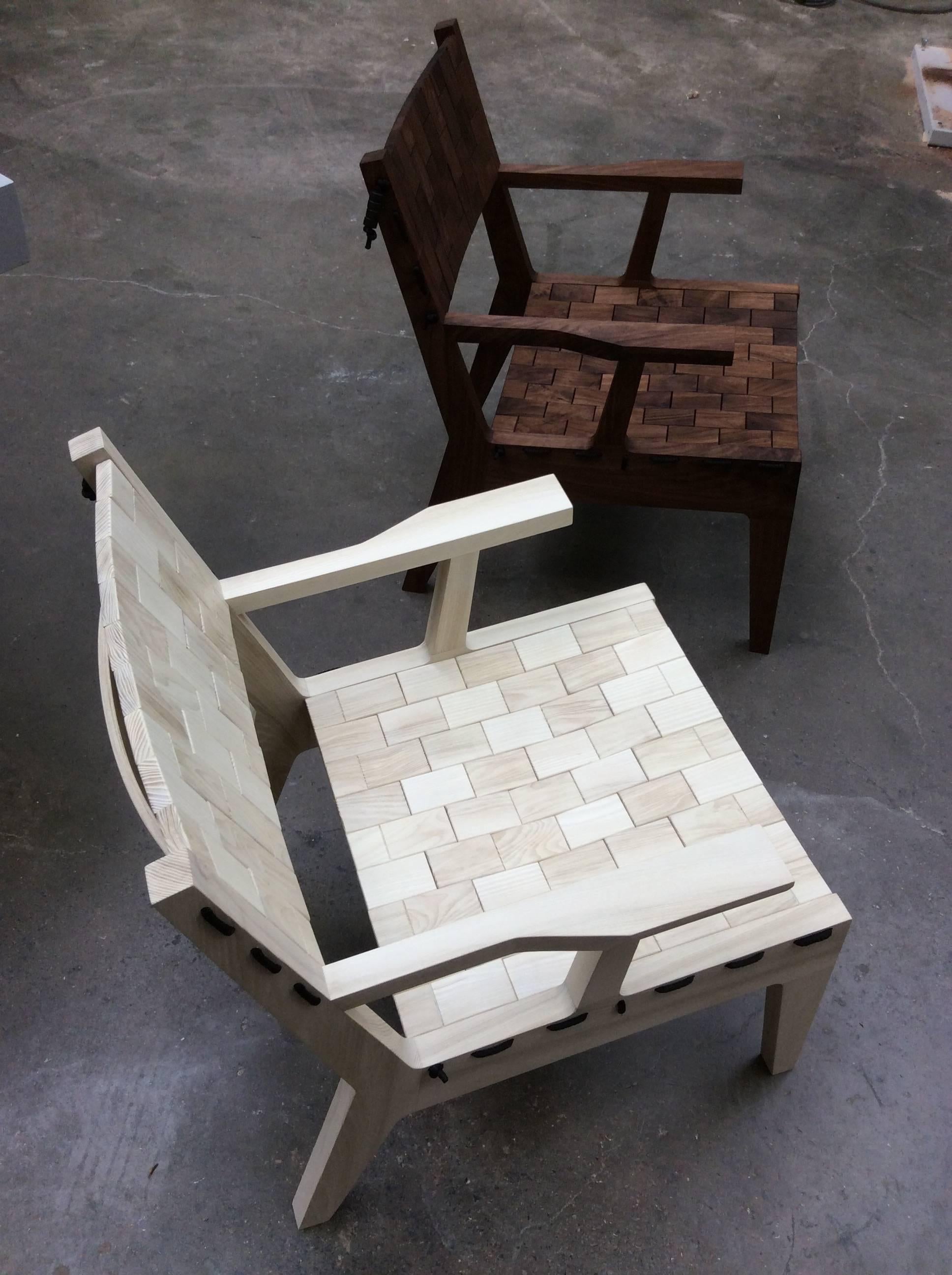 Rb Easy Chair, Moderner Loungesessel Handgefertigt aus Nussbaumholz (Tischlerei) im Angebot