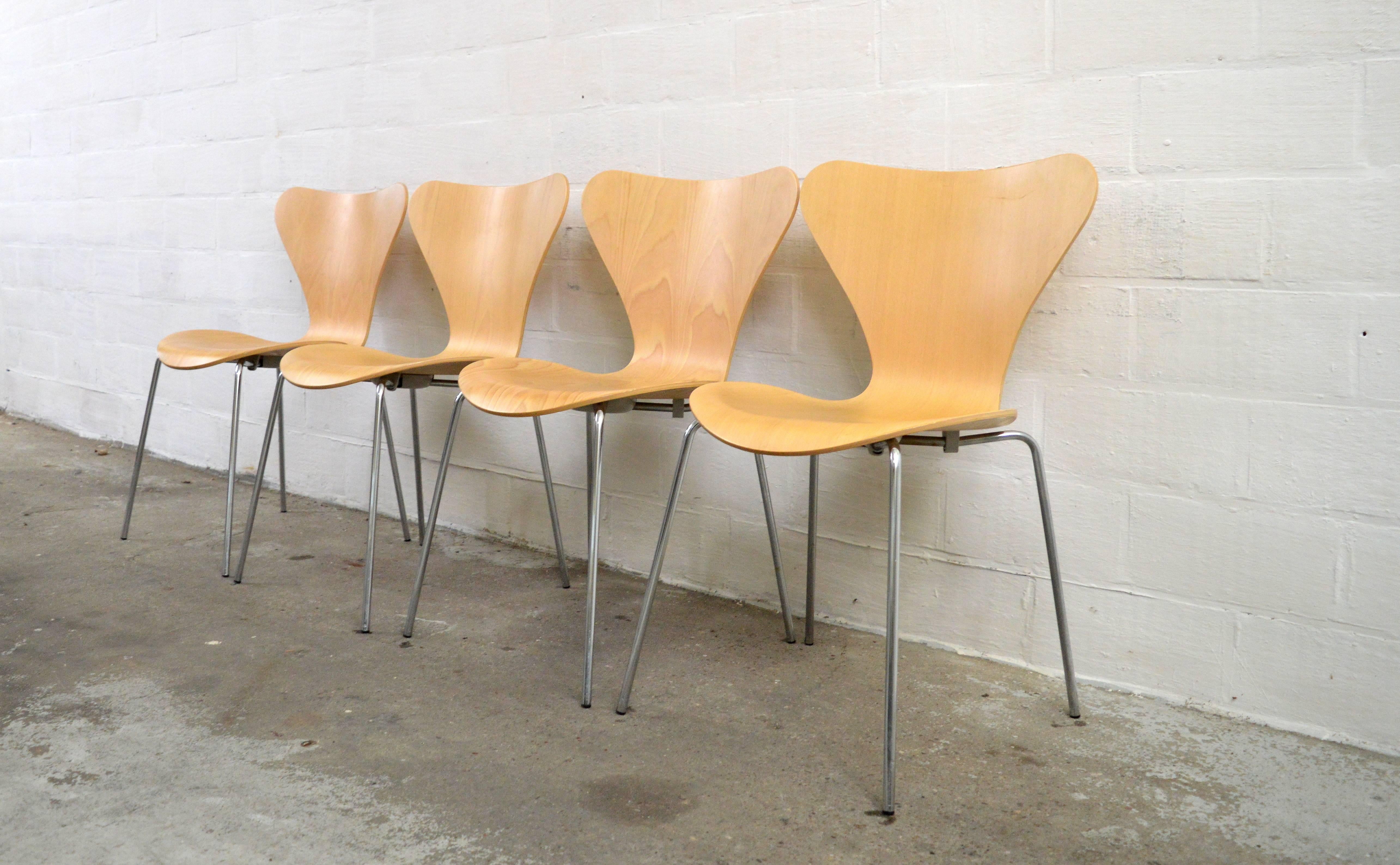 Four Serie7 Chairs by Designer Arne Jacobsen 2