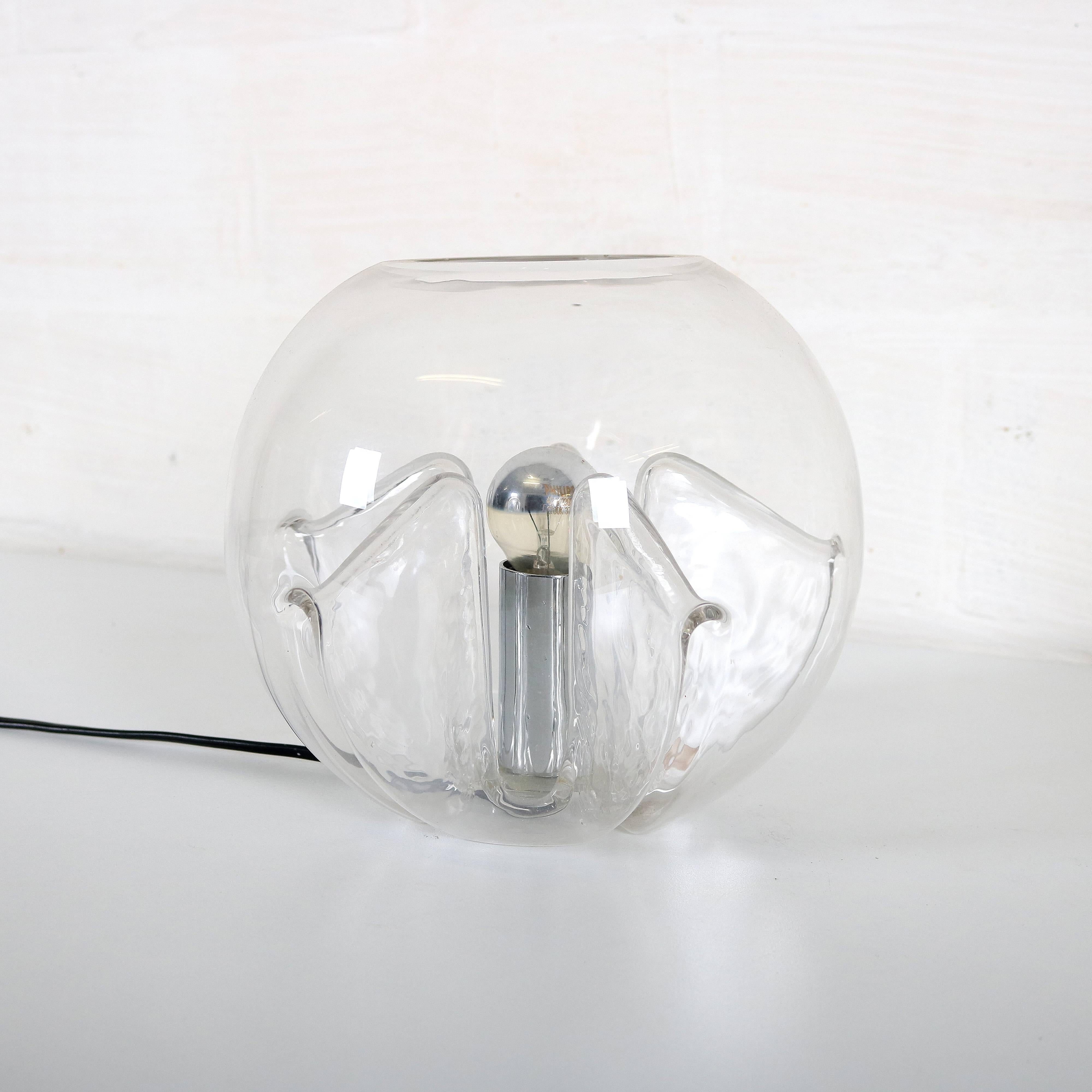 "Nuphar" lamp designed by Toni Zuccheri for VeArt.
Only minor users damage.