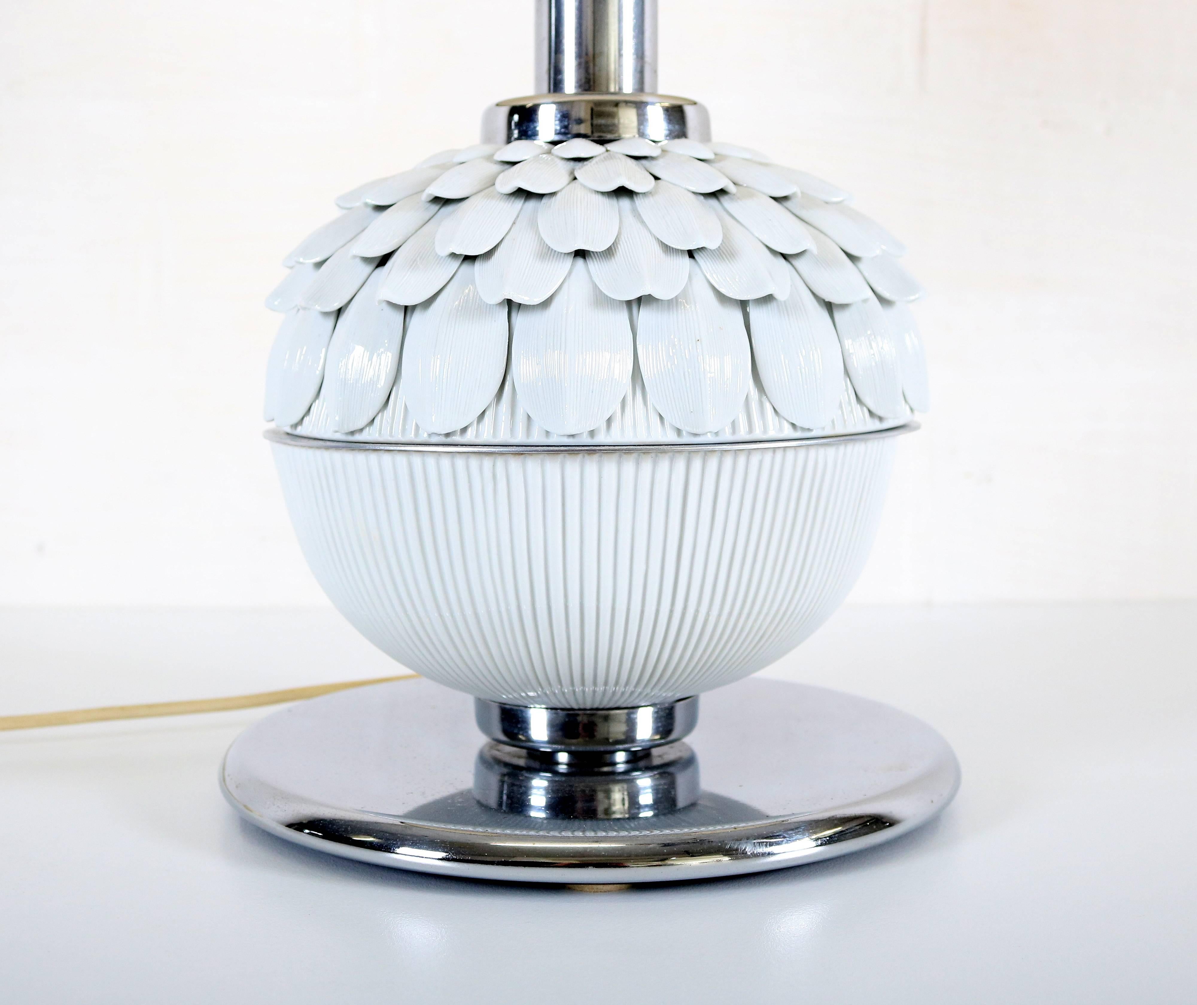 Porcelain Artichoke Lamp In Good Condition For Sale In Meulebeke, BE