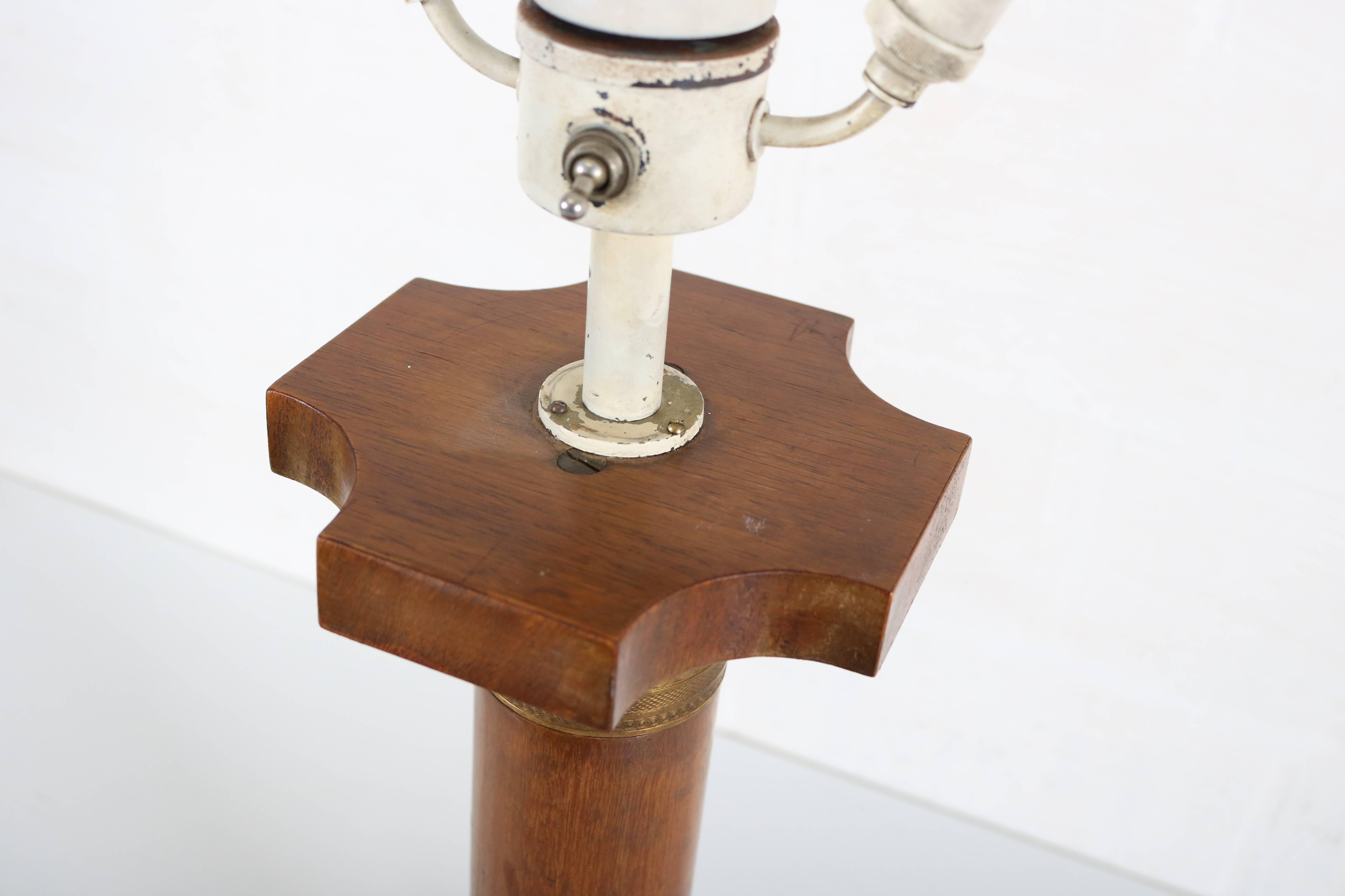 Mid-20th Century Art Deco Lamp with Corinthian Pillar For Sale