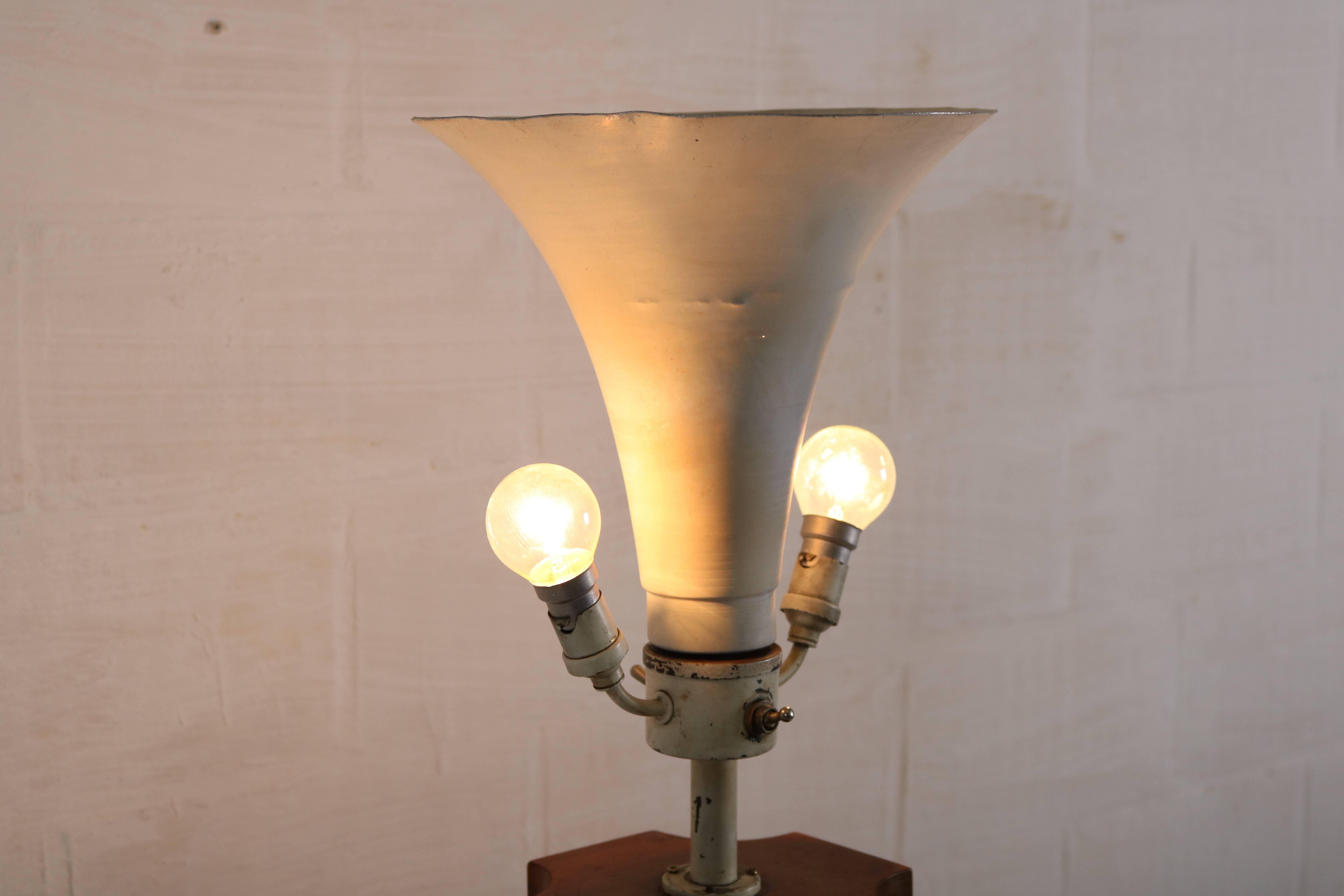 Art Deco Lamp with Corinthian Pillar For Sale 3