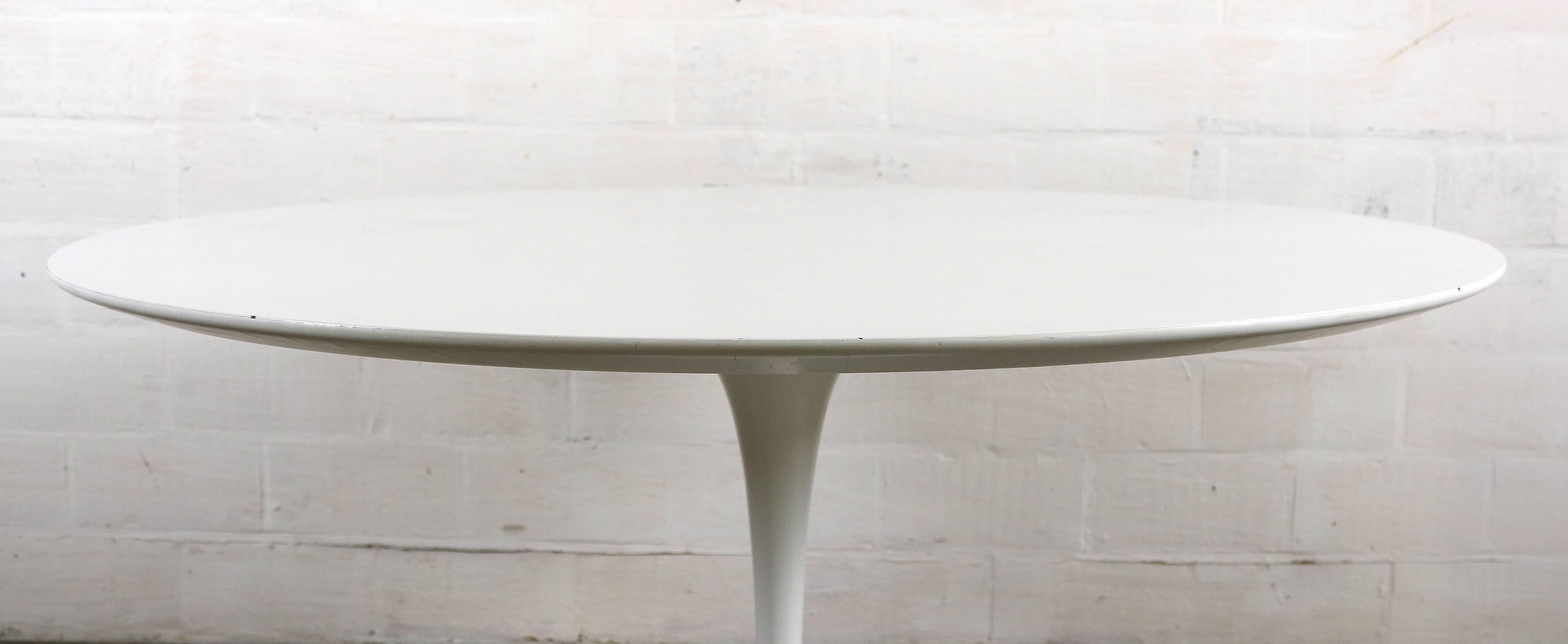 Dinning Table by Eero Saarinen In Fair Condition In Meulebeke, BE