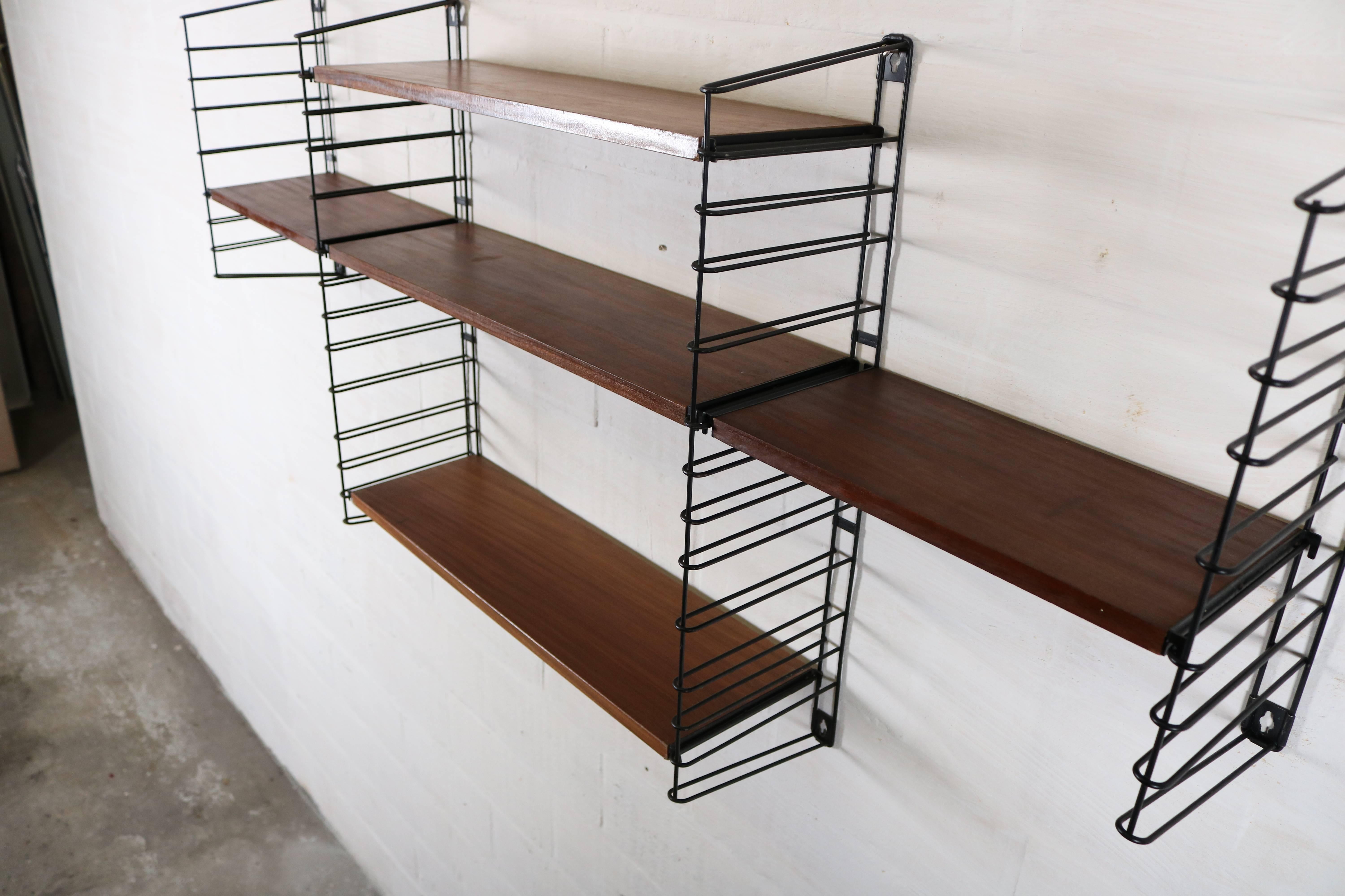 Tomado shelving unit in a good condition.
With teak shelves and black metal risers.