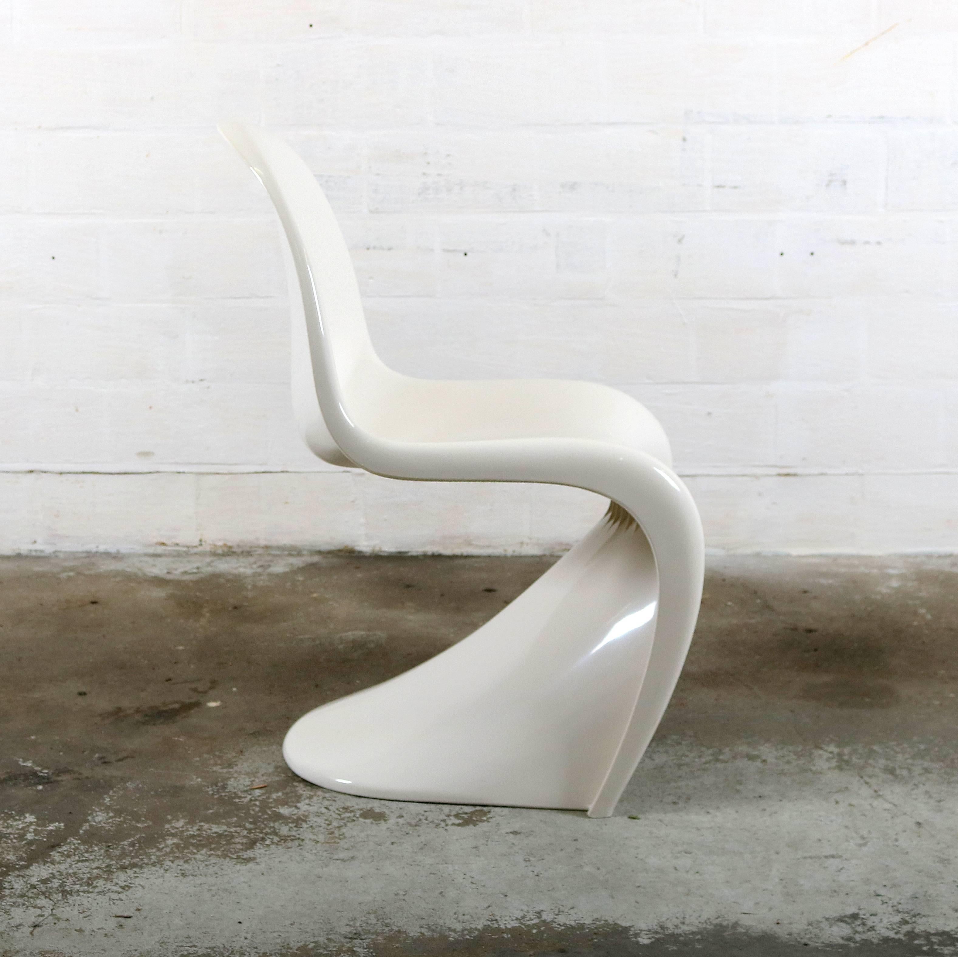 S-chair by designer Verner Panton for Herman Miller.
Made in 1979 and in very good condition.