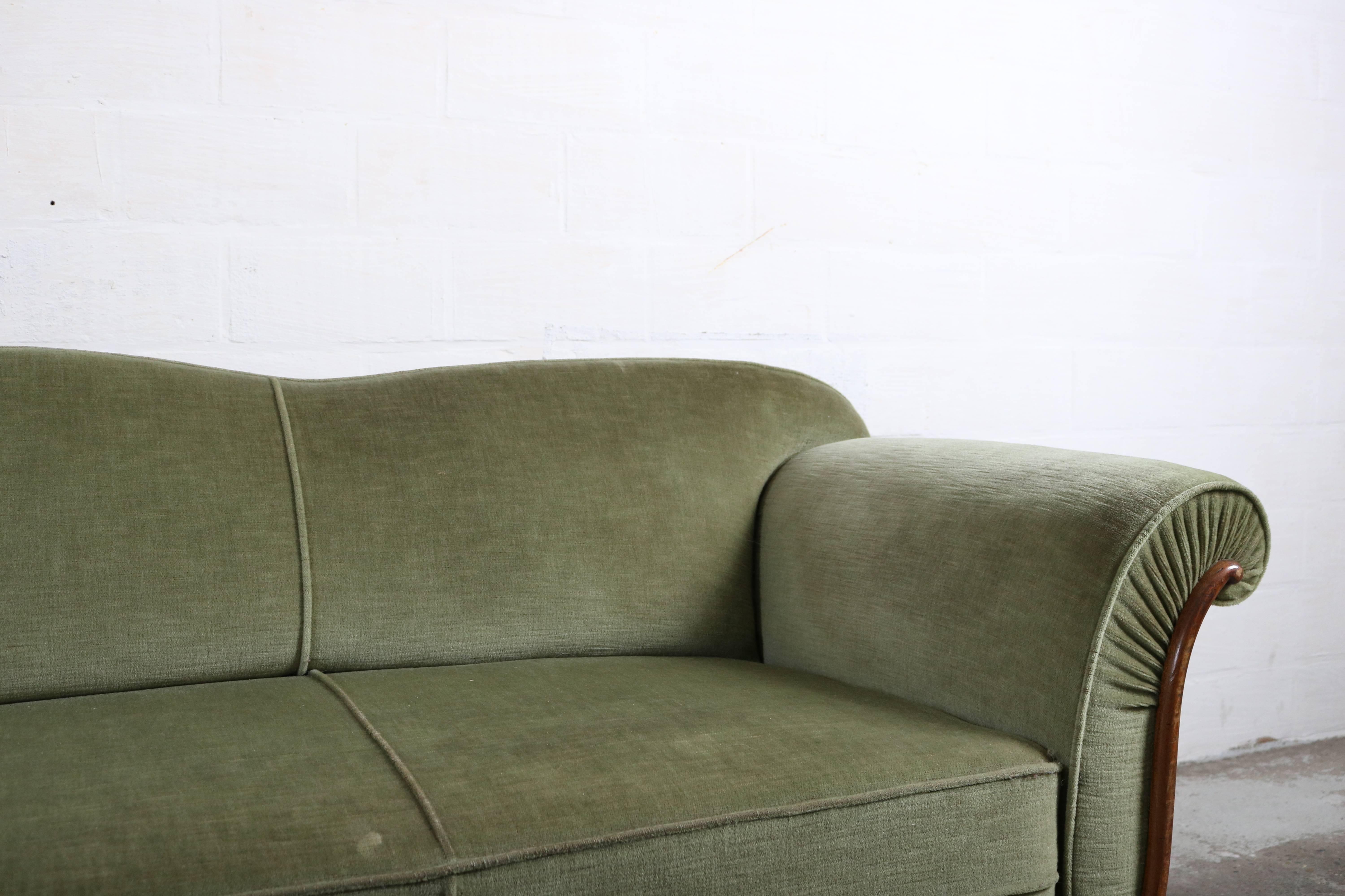 Art Deco Velvet Sofa 1