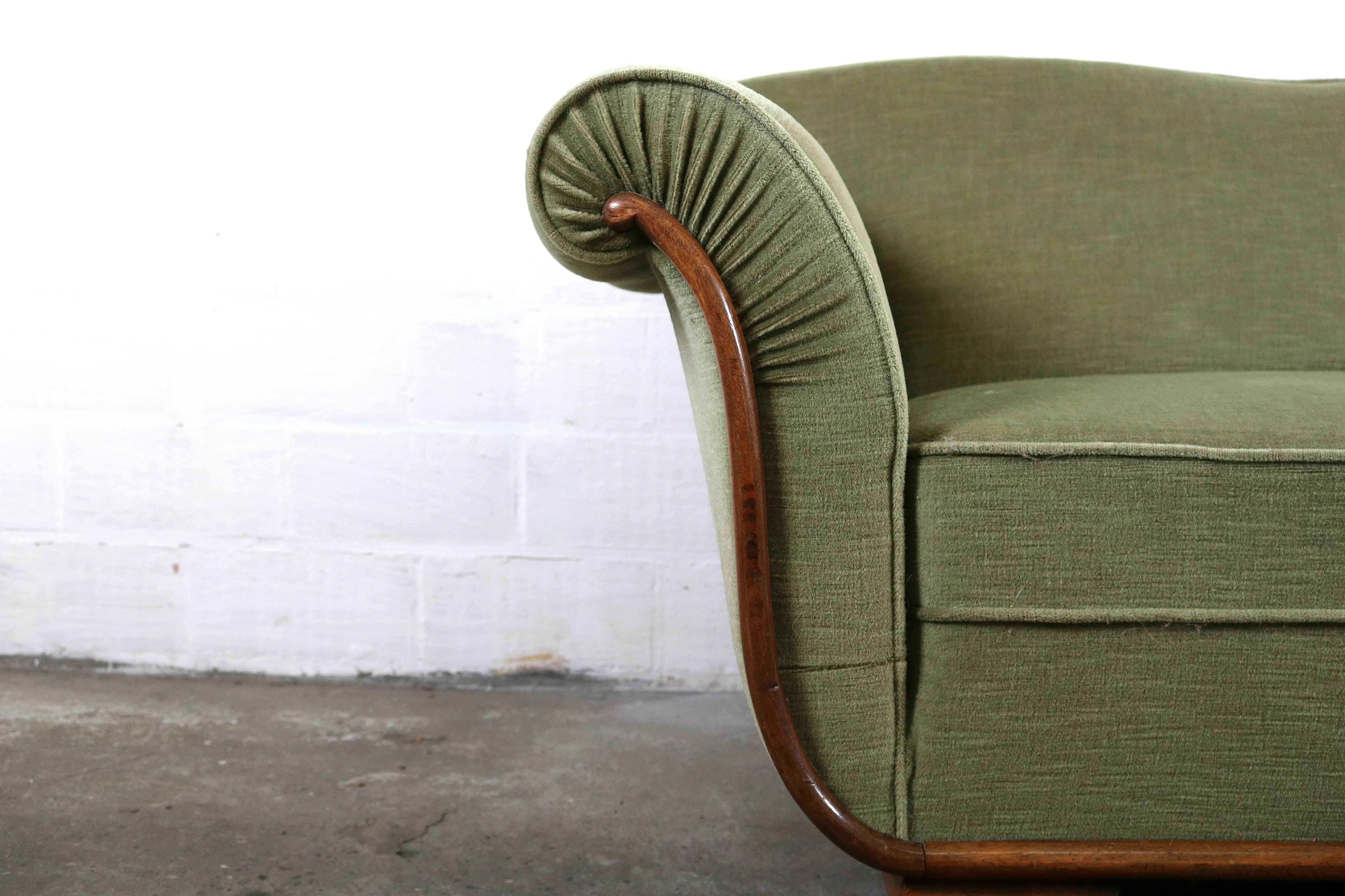Art Deco Velvet Sofa In Good Condition In Meulebeke, BE