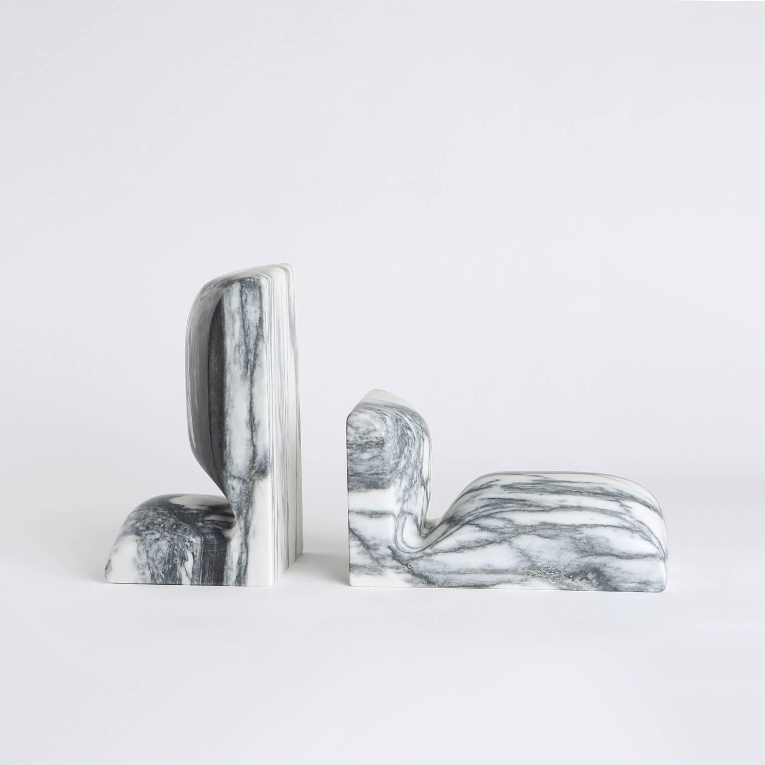 Christophe Delcourt for Collection Particuliere

With SLO bookends, the folding of the material directly refers to the folding of the page of a book.

Marble here pretends it can be bent when keeping right angels. A dialogue between sharpness
