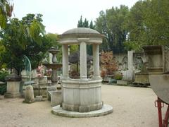 Magnificent Round Well in French Limestone with Base, Columns and Roof