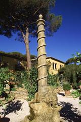 Decorative and Unique Garden Fountain in Natural Limestone, Water Column
