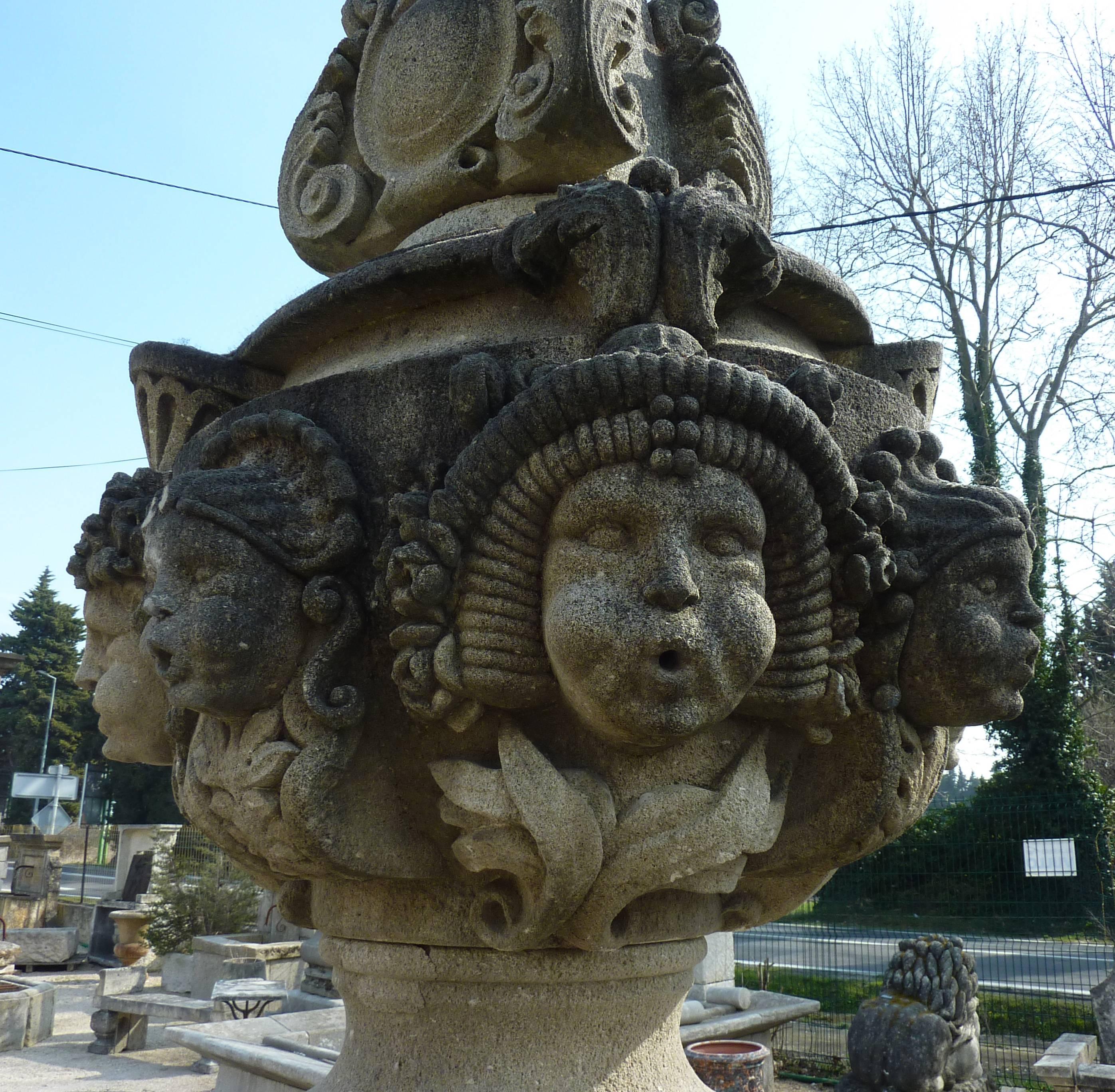Magnificent Gothic-Style Central Fountain with Hand-Sculpted Heads In Good Condition For Sale In Isle sur la Sorgue, FR
