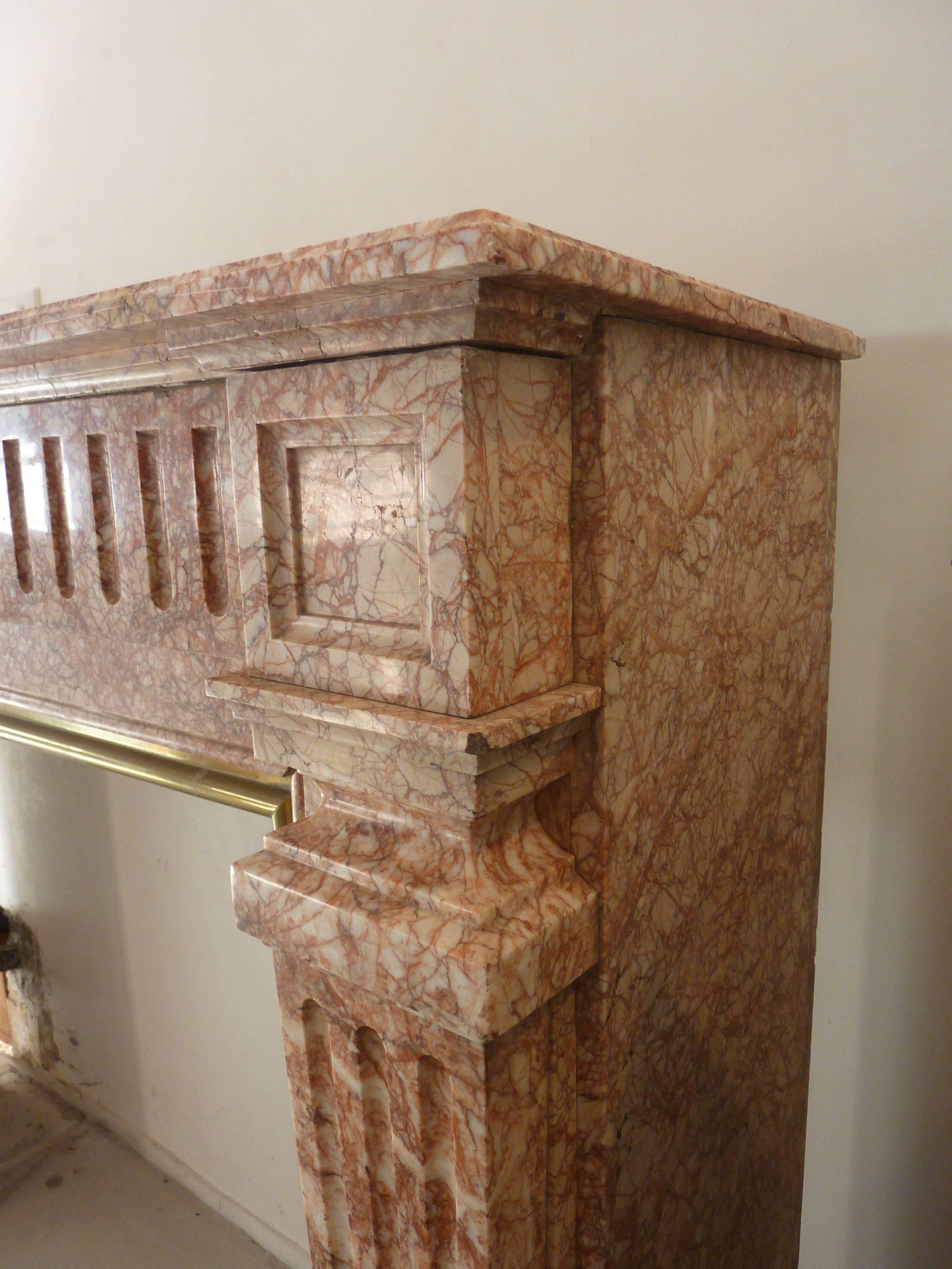 Wonderful 19th Century Louis Xvi Style Mantle Made of Pyrenees Pink Marble For Sale 1