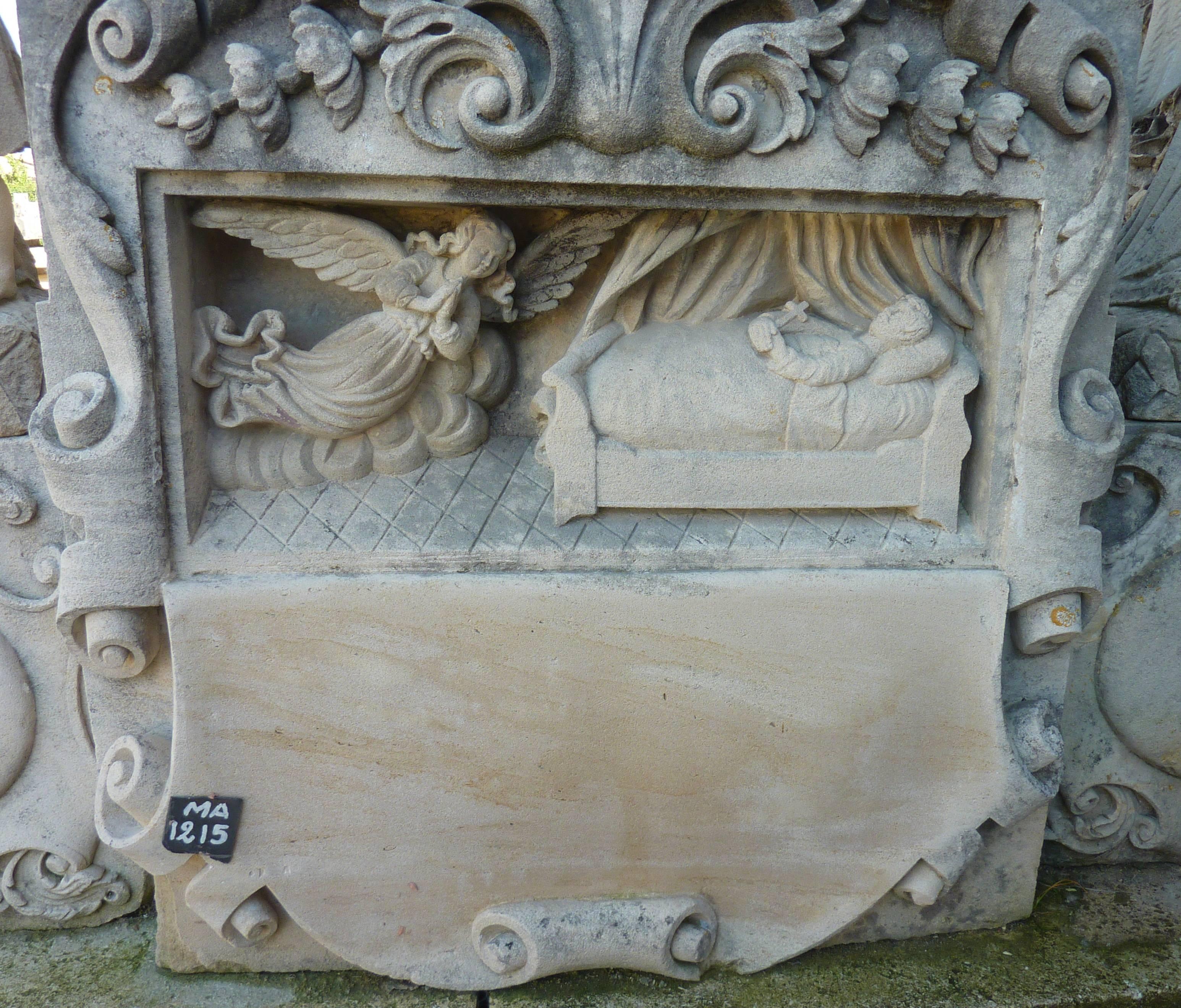 Stunning and Rare Gothic Ornamental Stele Sculpted in French Limestone In Good Condition For Sale In Isle sur la Sorgue, FR