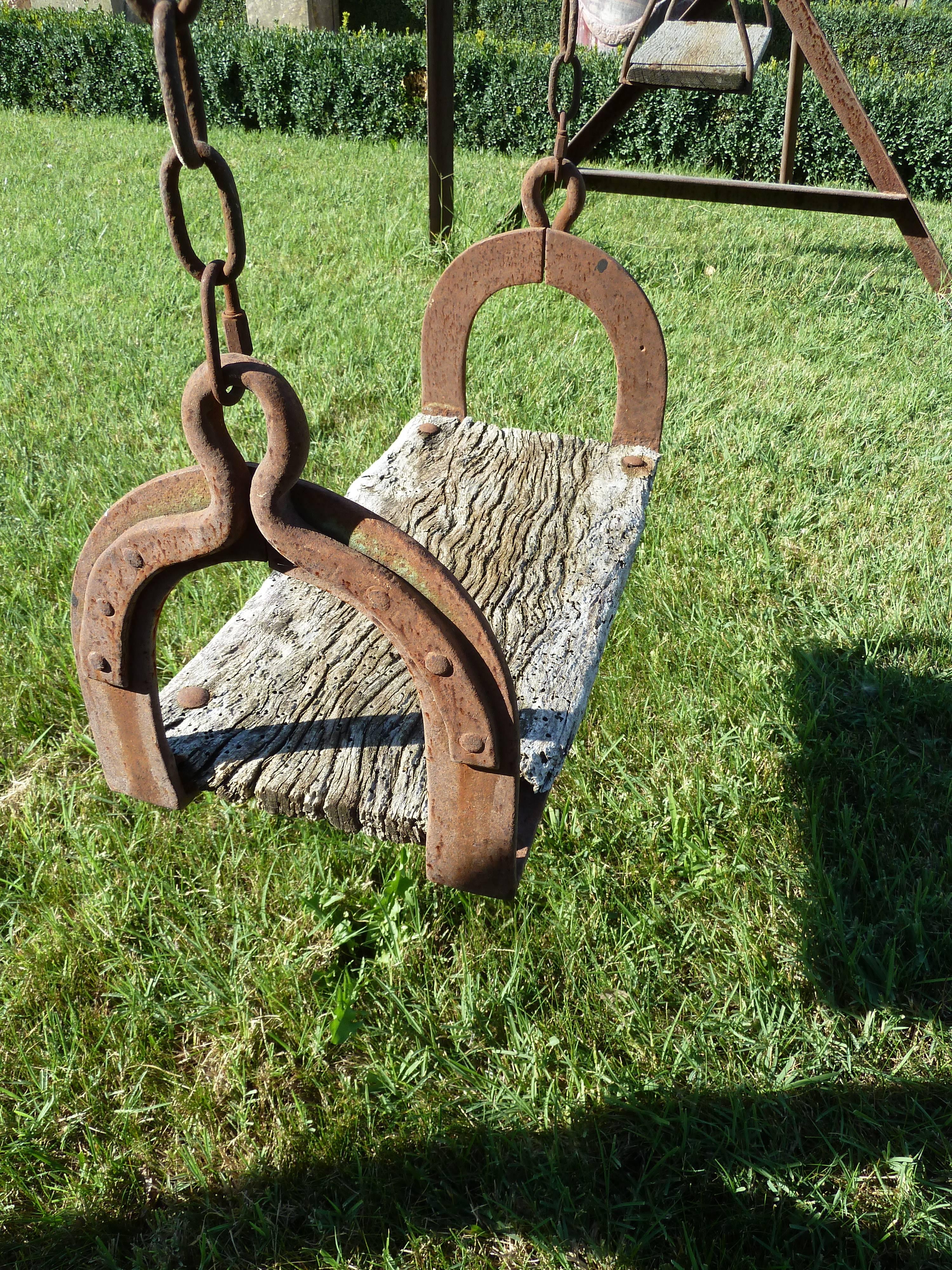 Rare Early 20th Century Wrought Iron Swing of Gustave Eiffel's School In Good Condition For Sale In Isle sur la Sorgue, FR