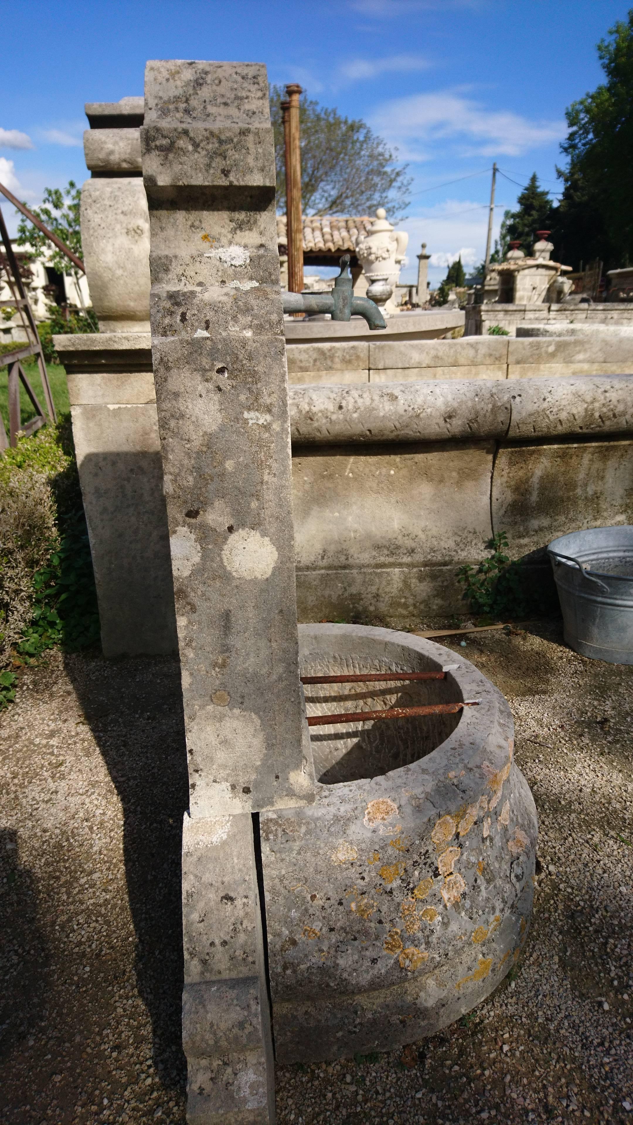 Wonderful Antique Small Garden Stone Fountain with Ancient Faucet and Metal Bars In Good Condition In Isle sur la Sorgue, FR