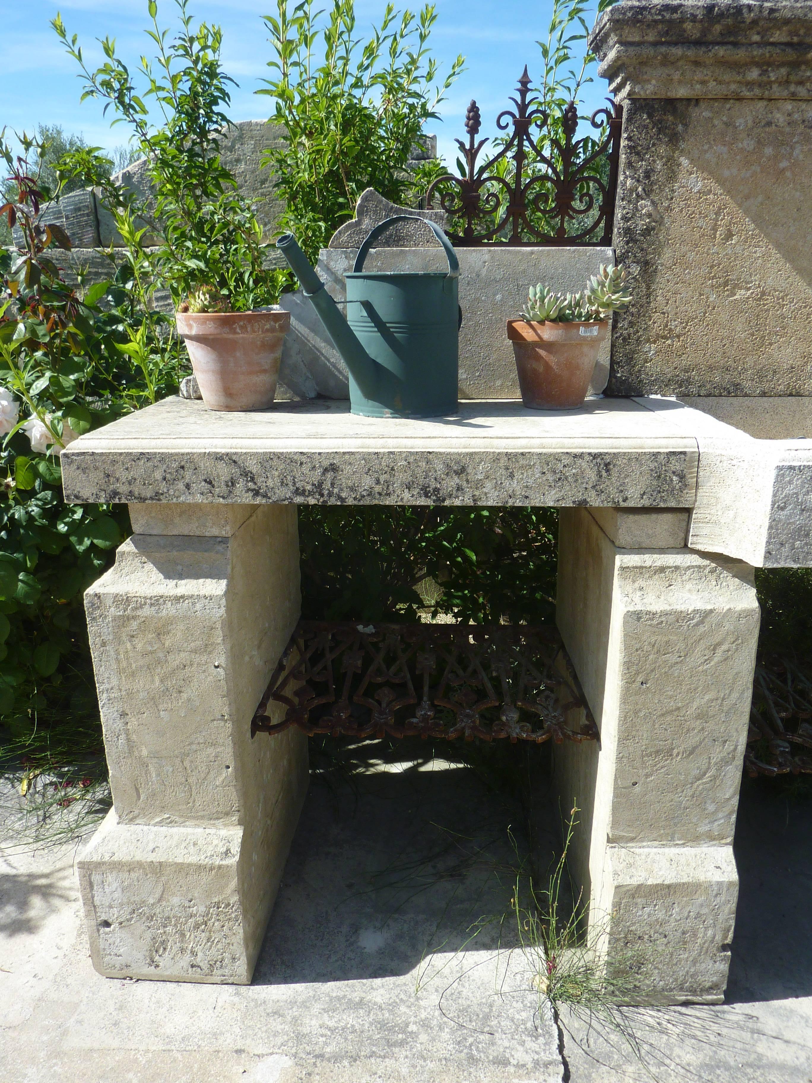 Aged Stone Summer Kitchen with Monolith Sink, Working Plans, Legs and Pediment In Good Condition In Isle sur la Sorgue, FR