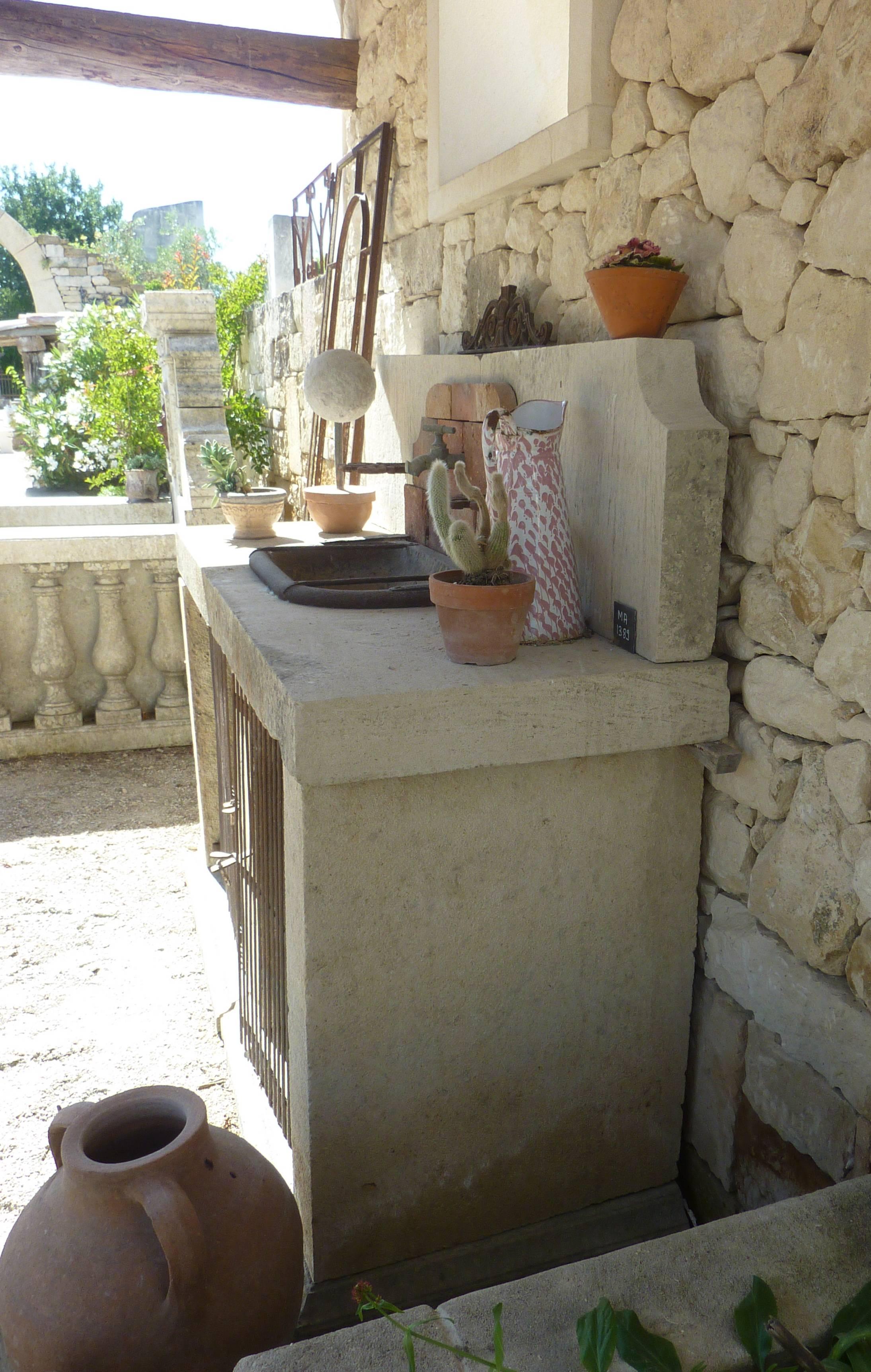Summer Kitchen in Antique Materials with Wrought-Iron Sink and Terracotta Tiles In Good Condition In Isle sur la Sorgue, FR