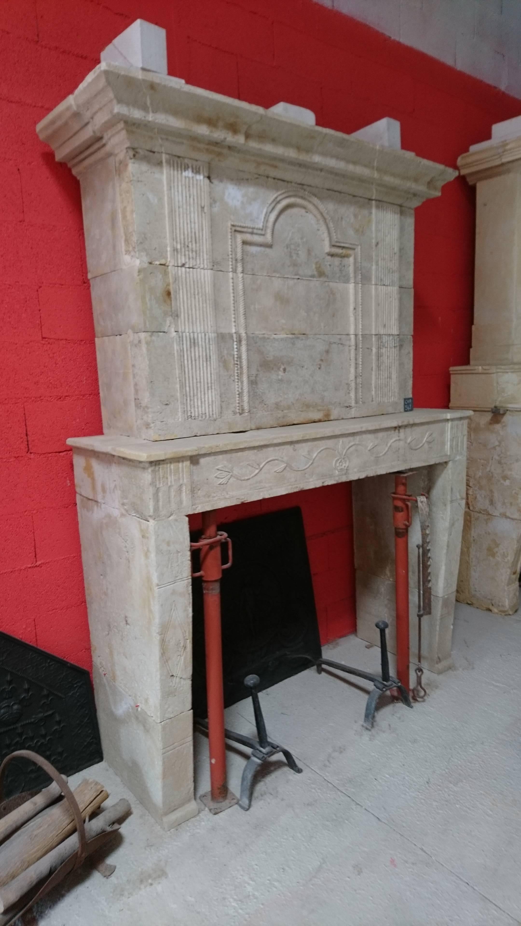 This elegant Louis XVI fireplace is an antique fireplace with trumeau crafted in the 18th Century into the stone of Pons (= a natural limestone quarried in the South West of France). 

We can particulary admire the daintiness of the trumeau and