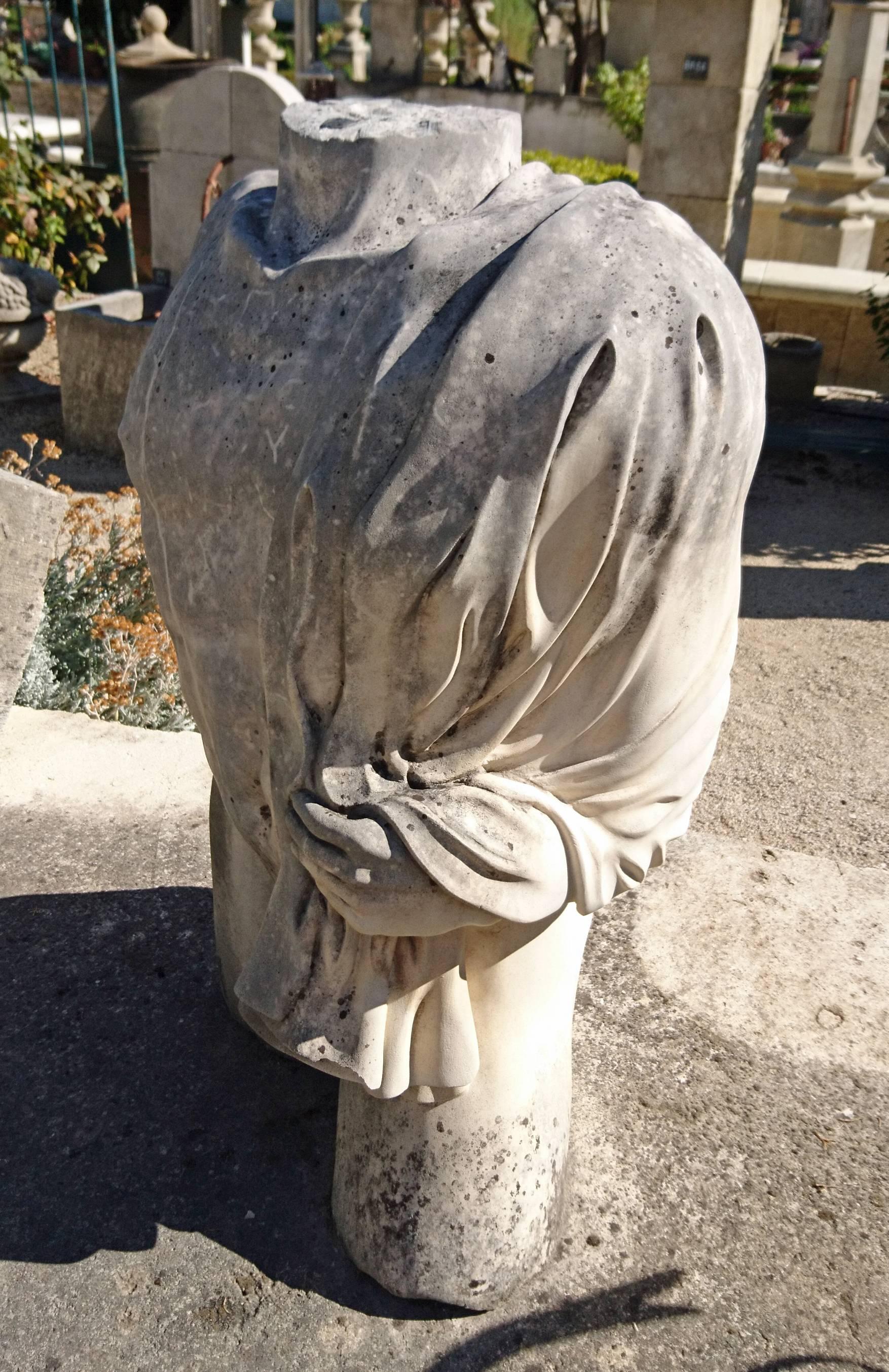 Hand-Carved Sculpture in Stone, Nude Man's Torso Provence, France In Good Condition For Sale In Isle sur la Sorgue, FR