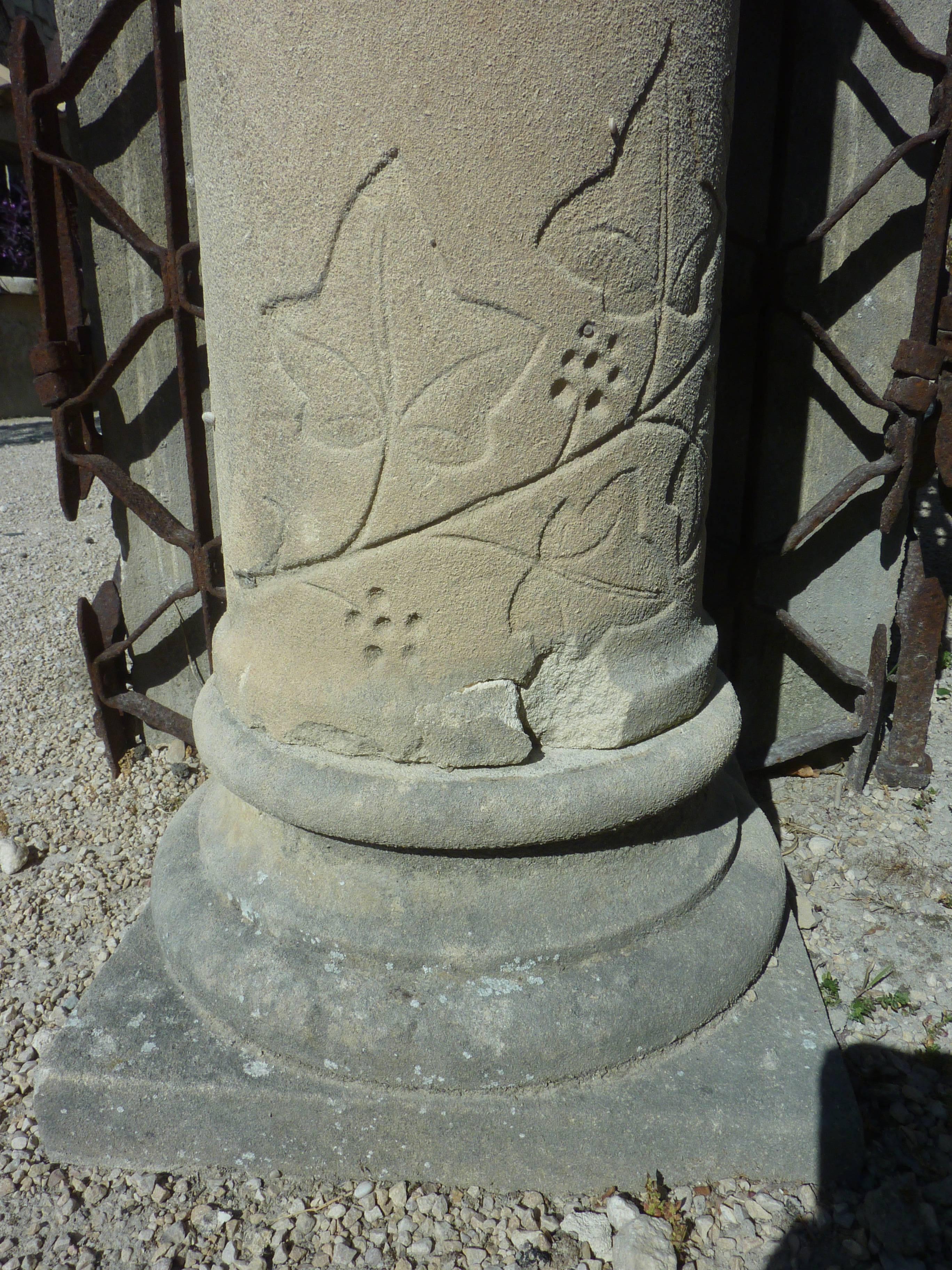 Rare Pair of Finely Hand-Sculpted Stone Columns, France In Good Condition In Isle sur la Sorgue, FR