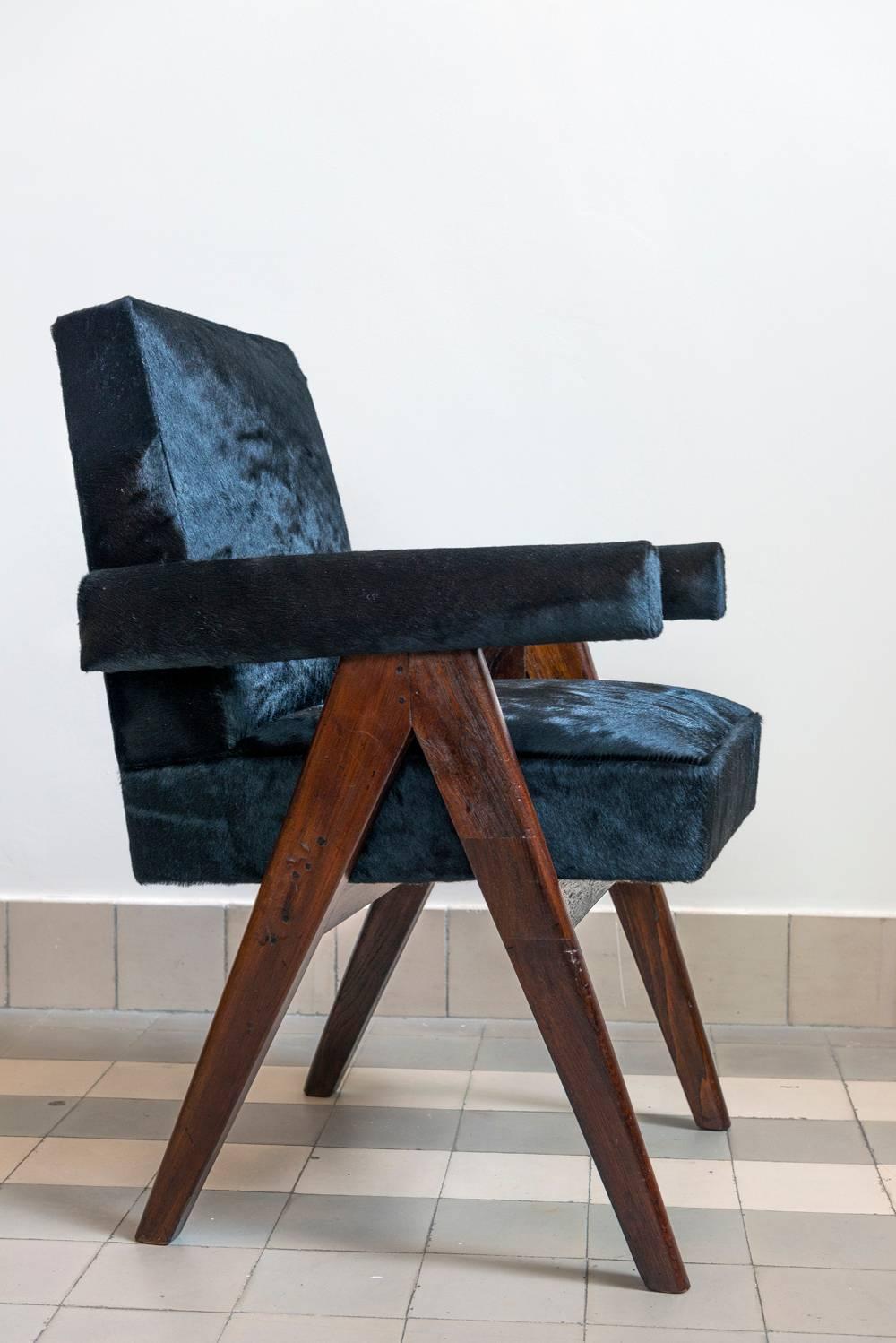 Pierre Jeanneret
PJ-SI-30-A 
Armchair called “Committe armchair”, circa 1953-1954
Solid teakwood, black cow skin.


   


