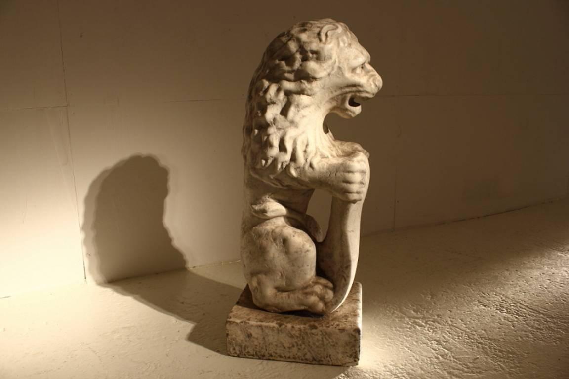 19th Century Italian Marble Lion In Good Condition For Sale In Husbands Bosworth, Leicestershire