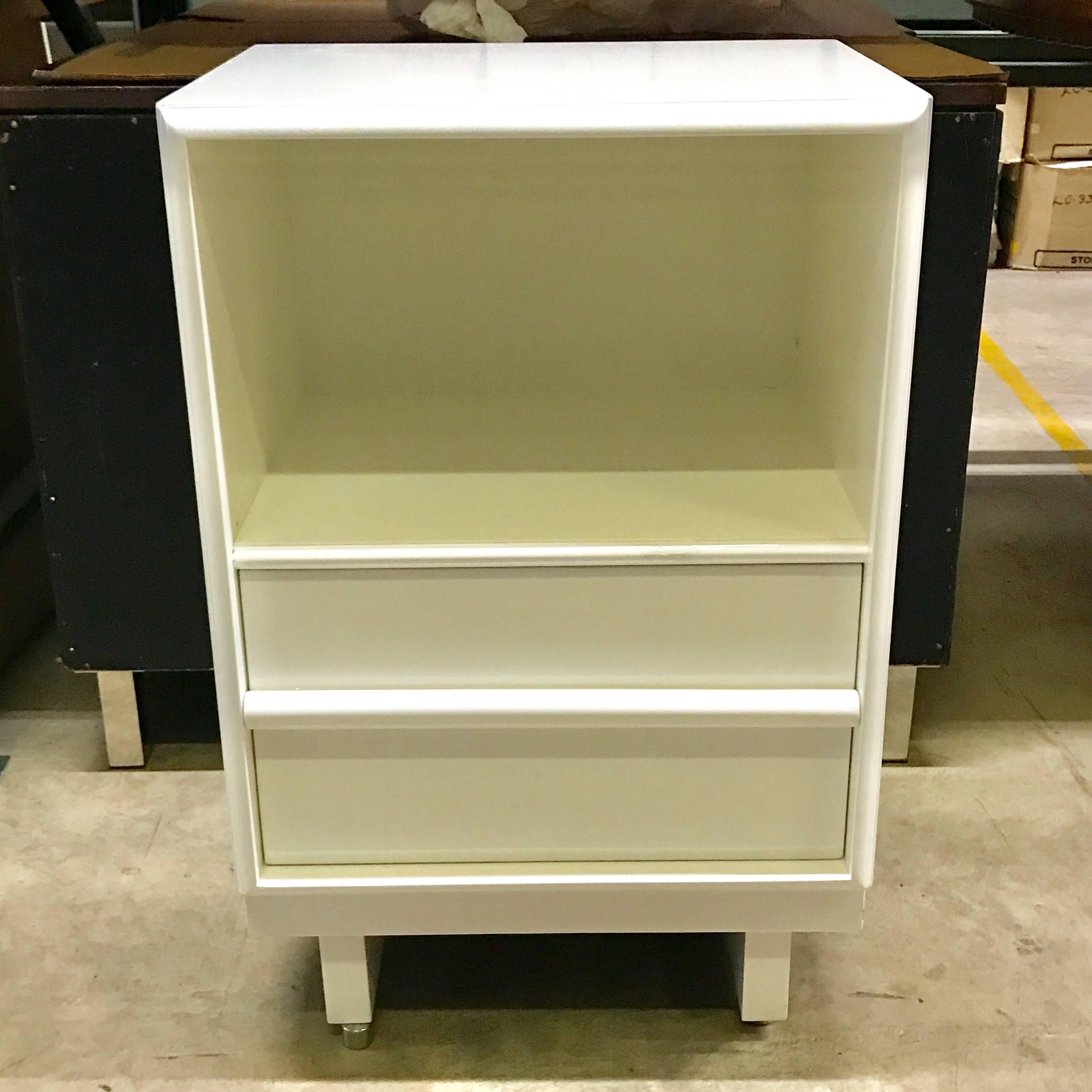 Mid-20th Century Pair of Robsjohn-Gibbons White Lacquered Nightstands