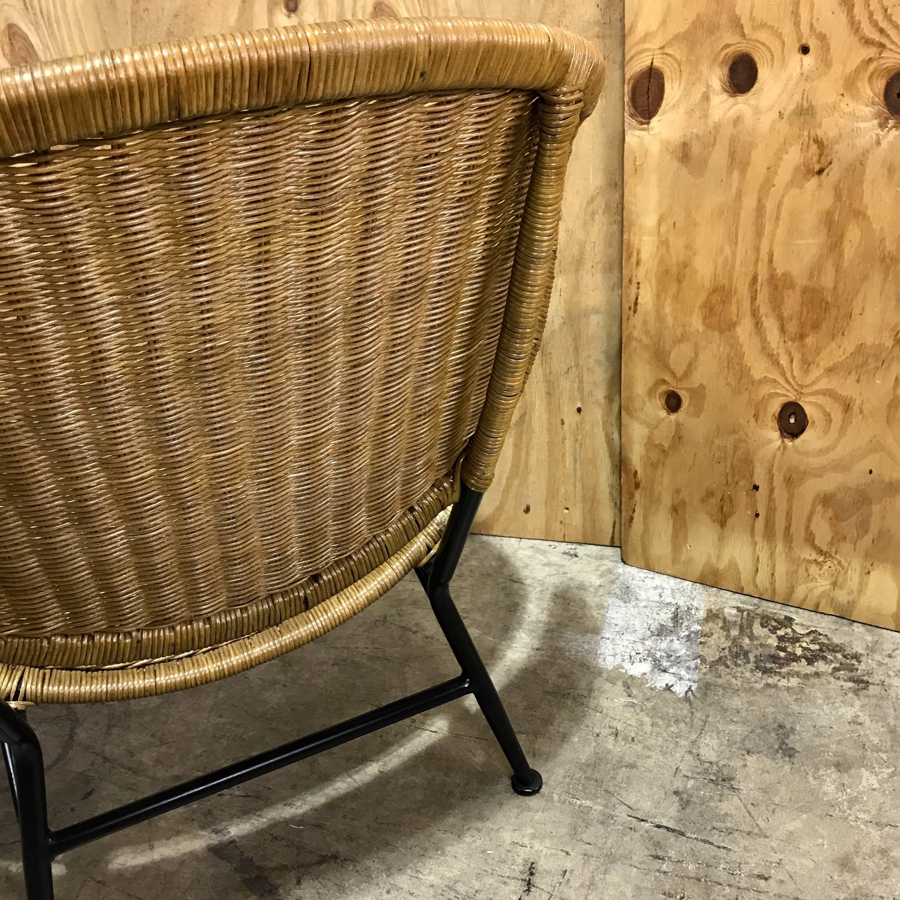 Pair of Midcentury Crescent Shaped Wicker Lounge Chairs, Restored 4