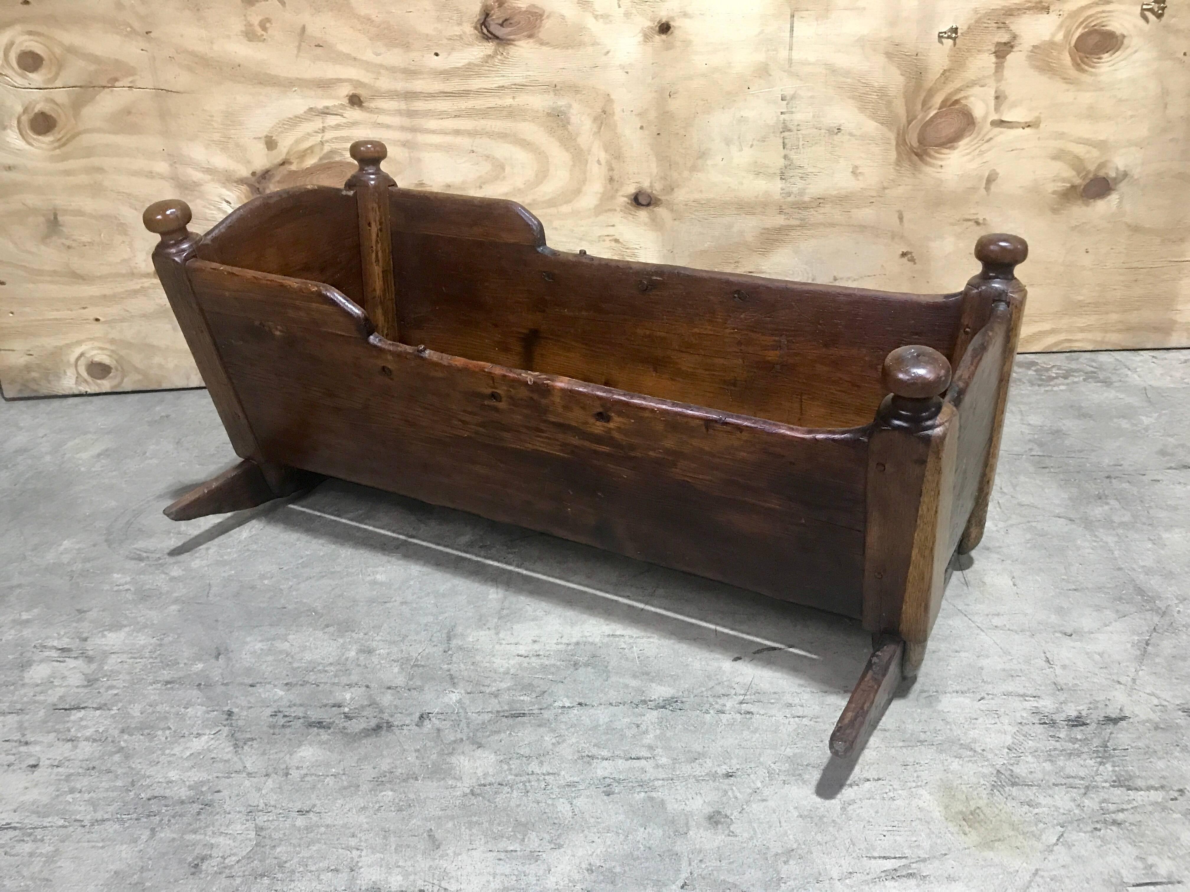 19th Century Southern Plantation Wooden Baby Cradle For Sale at 1stDibs