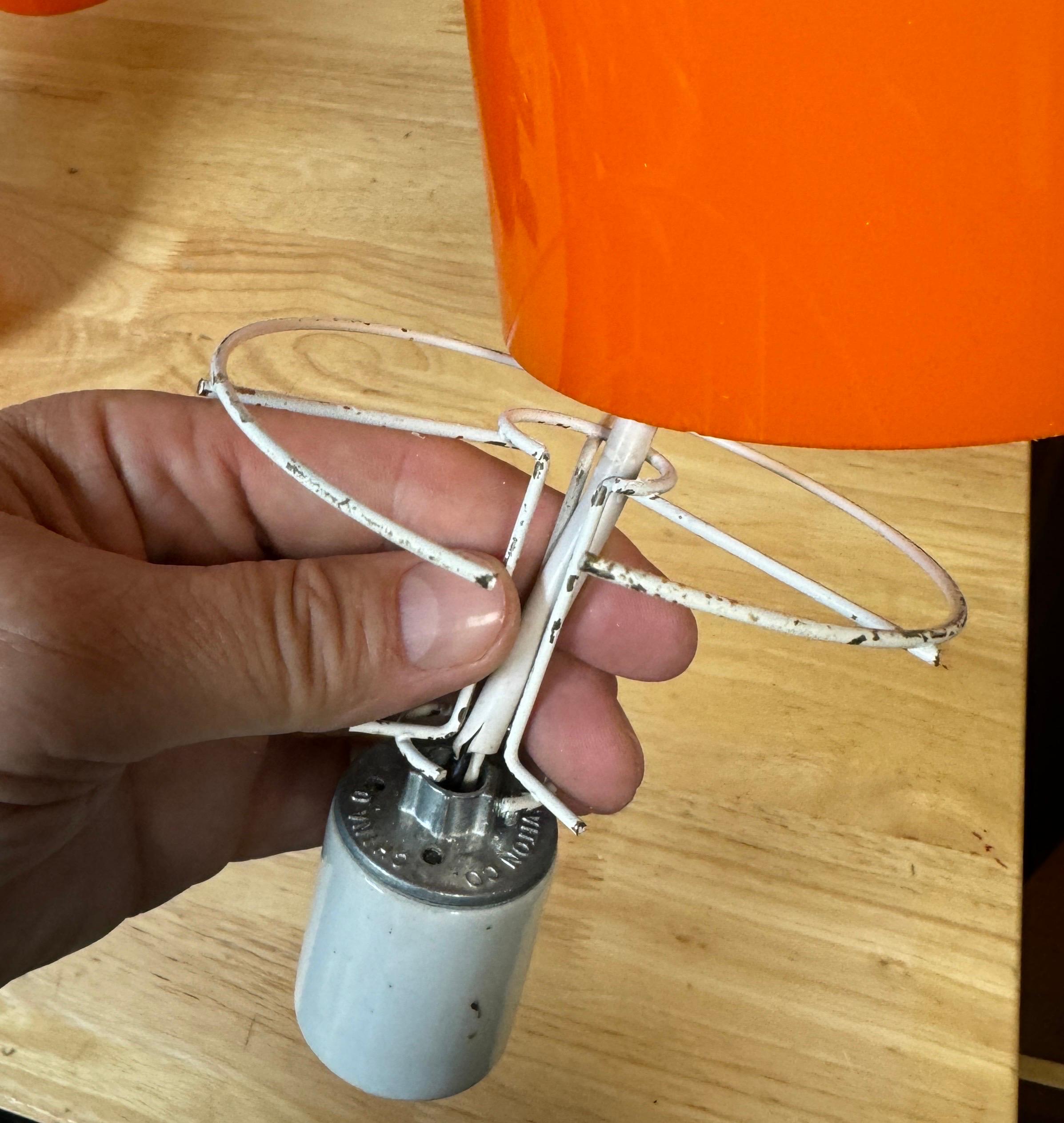 Lustre/ Pendentif danois moderne à trois lumières Holmegaard en verre orange en vente 6