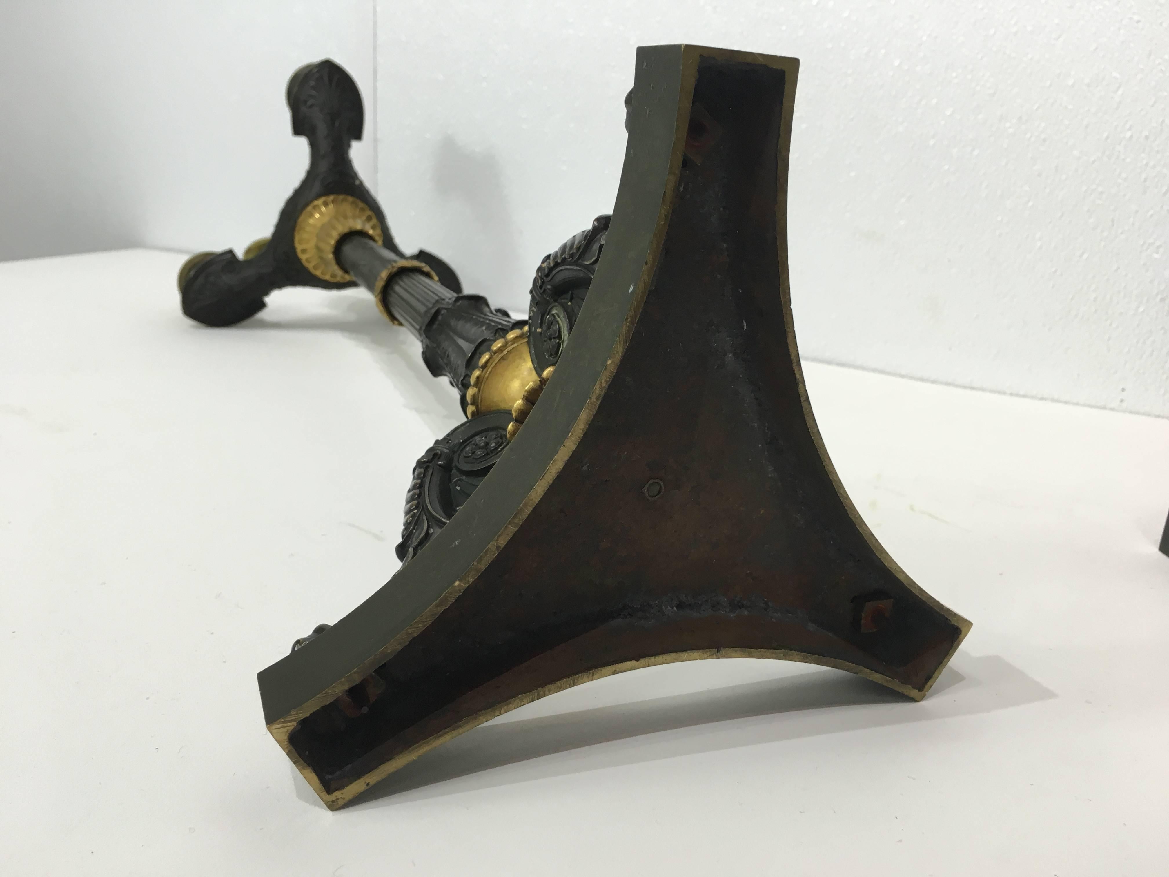 Paire de candélabres Empire français en bronze en vente 1