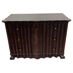 Estilo rococó portugués  Arcón de tres cajones ebonizado, 2º Disponible