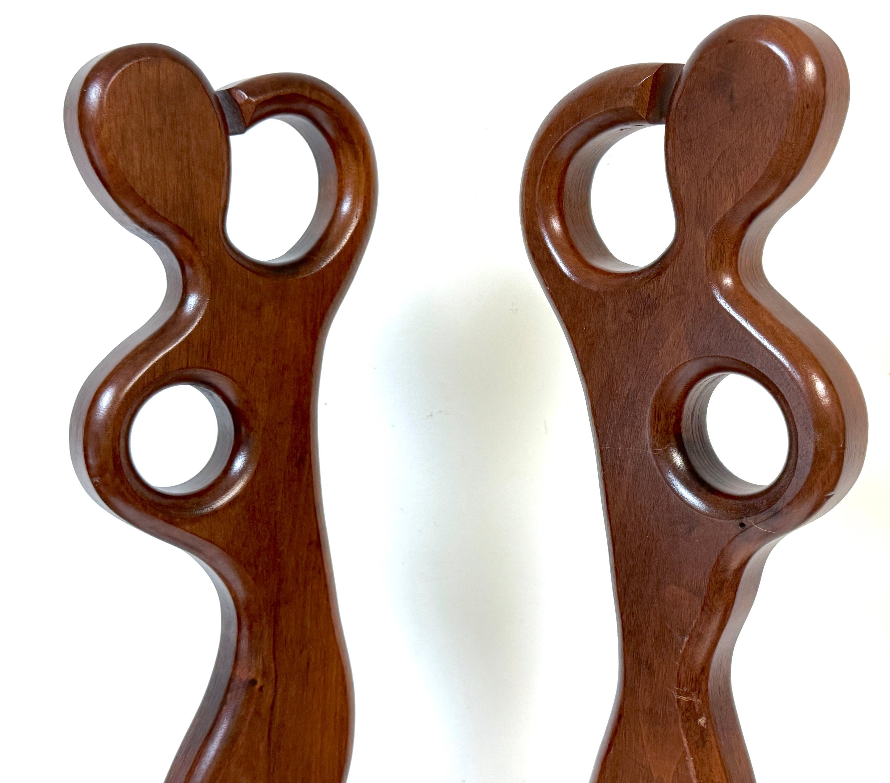 Mid-Century moderno Coppia di sculture in teak di William Westenhaver per Witco - Il diportista e il surfista in vendita