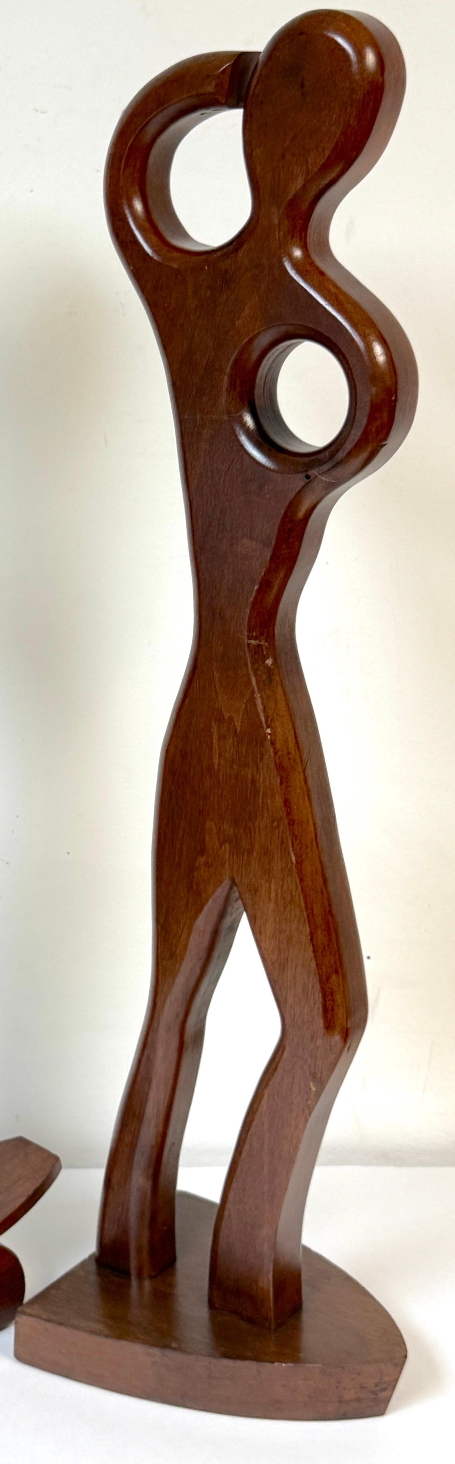 Americano Coppia di sculture in teak di William Westenhaver per Witco - Il diportista e il surfista in vendita