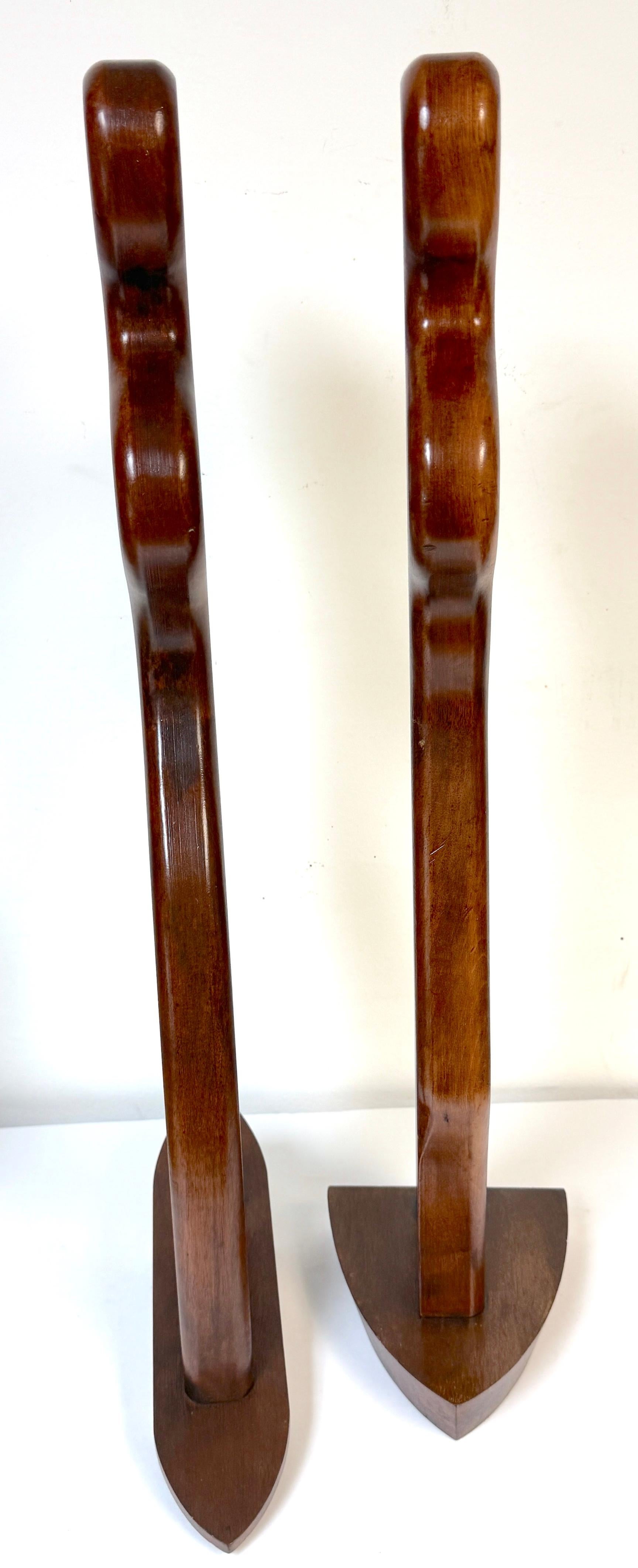Coppia di sculture in teak di William Westenhaver per Witco - Il diportista e il surfista in vendita 4