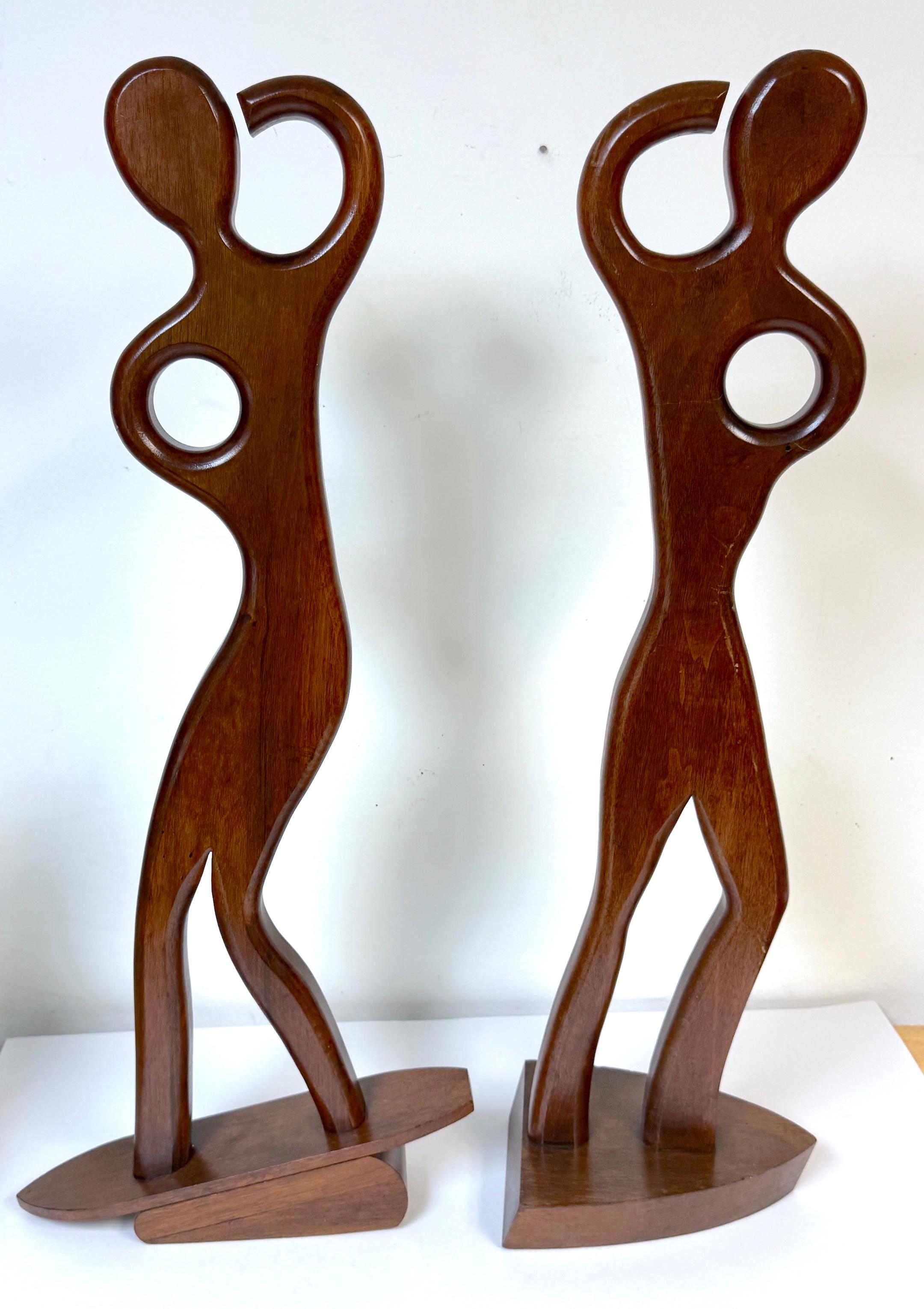 Coppia di sculture in teak di William Westenhaver per Witco - Il diportista e il surfista in vendita 2