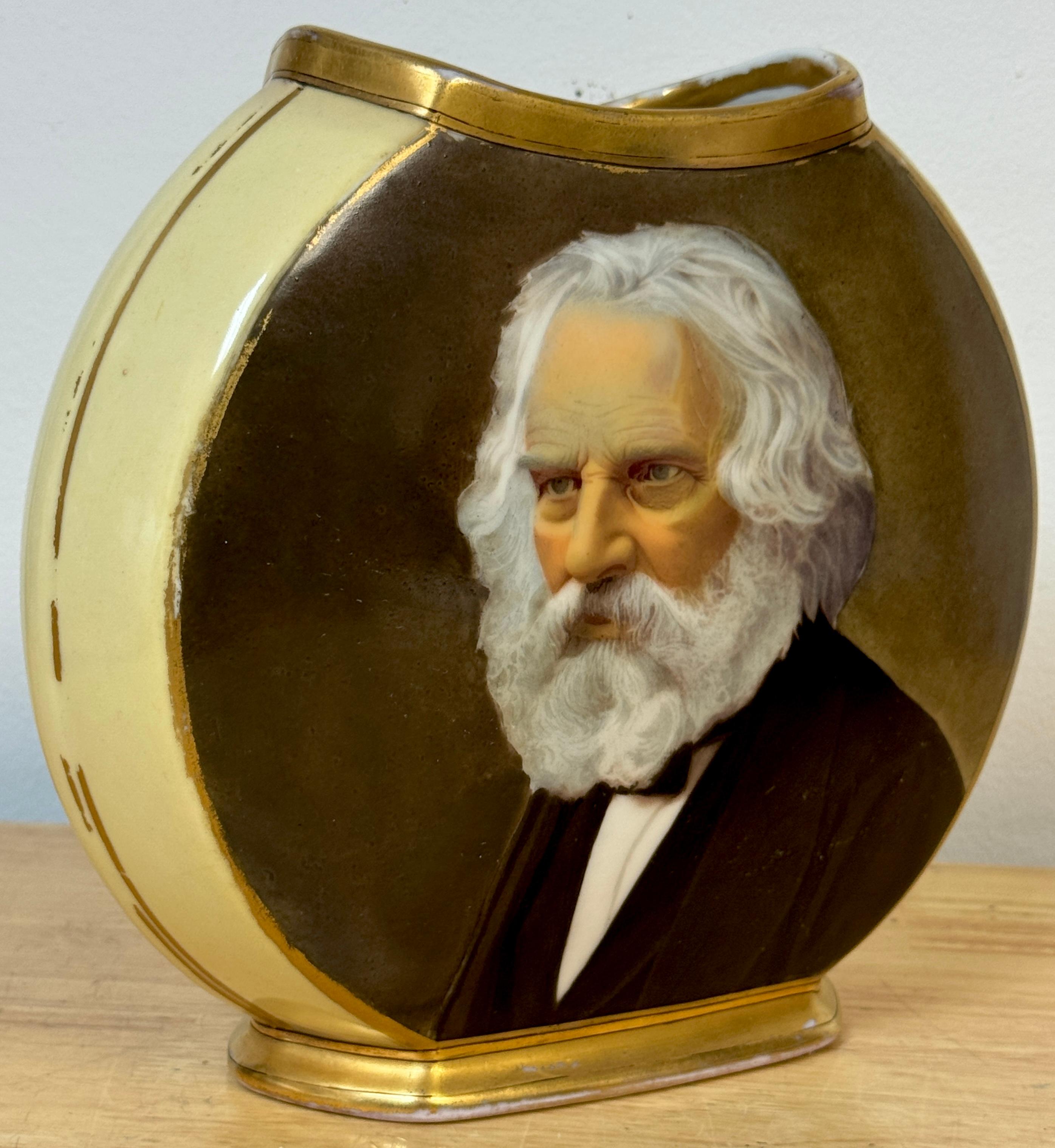 Jarrón de porcelana Old Paris de Henry Wadsworth Longfellow con inscripción poética en Bueno estado para la venta en West Palm Beach, FL