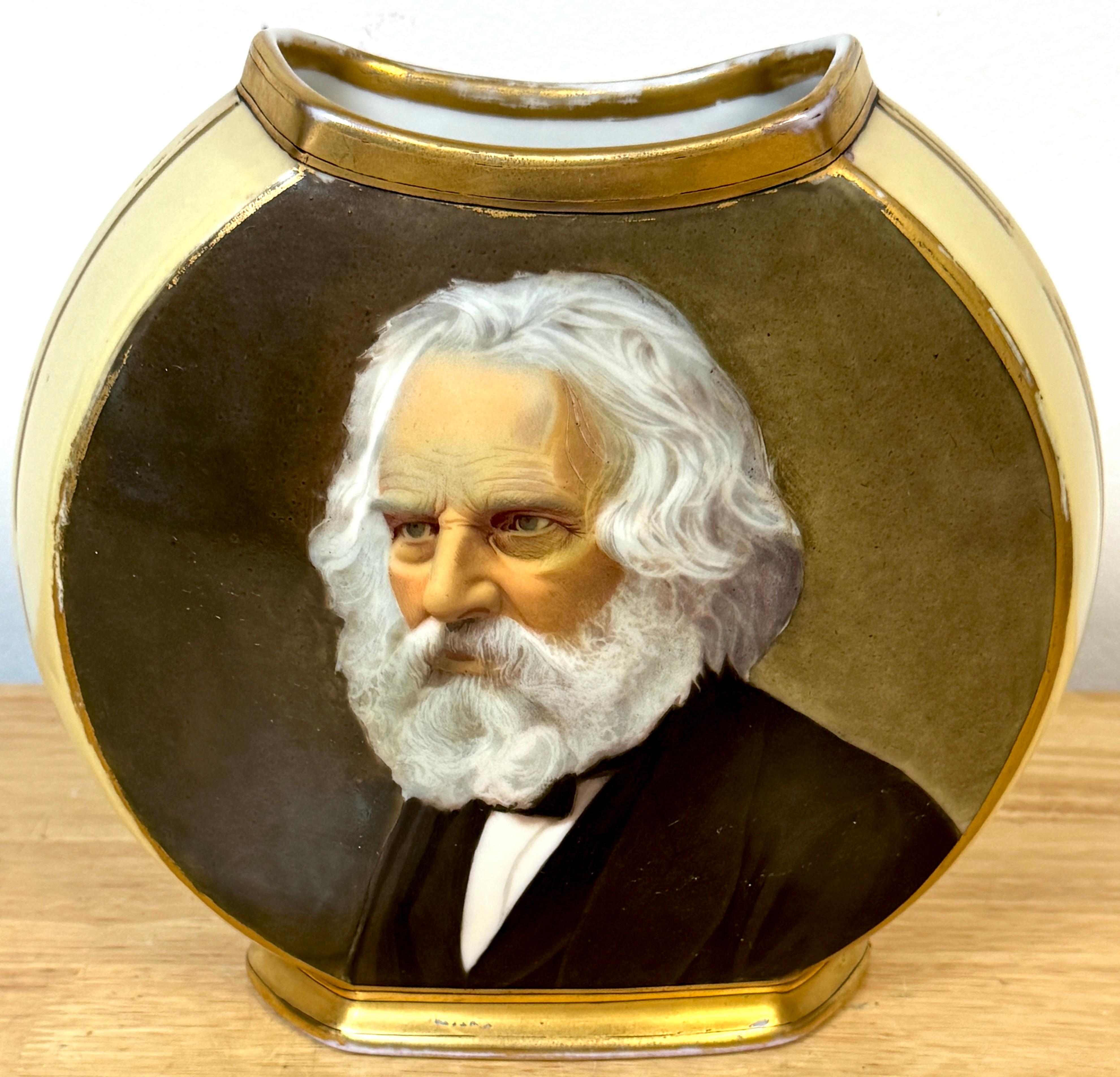 Jarrón de porcelana Old Paris de Henry Wadsworth Longfellow con inscripción poética en venta 3