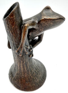 Levenger Cast Bronze Frog and Tree Trunk Bud Vase, Late 20th Century