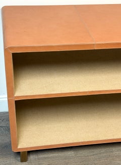 Consola-librería de dos estantes de cuero camel envejecido «Dante» de Made Goods, década de los 2000