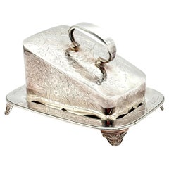 John Grinsell & Sons Victorian Engraved Silverplate Cheese Dome, circa 1890
