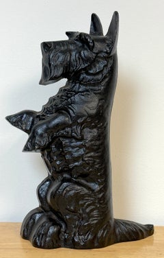 Hubley zugeschriebener stehender Türstopper „Scotty“ aus Gusseisen, um 1930