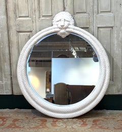 Miroir circulaire de style Régence, laqué blanc, représentant un lion et un serpent, style Thomas Hope