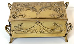 WMF Modell 131, deutsche Jugendstil-Schmuckdose aus Messing und Samt, um 1905