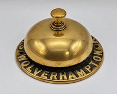 Campana de latón antigua de un bar de Wolverhampton, de la marca «Butler’s», de alrededor de 1900