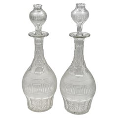 Ein Paar englischer Dekanter aus geschliffenem Kristall im Regency-Stil mit griechischem Muster, um 1820
