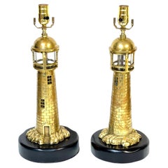 Paire de lampes Art déco en laiton représentant des phares, modèles architecturaux, vers les années 1930