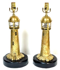 Paire de lampes Art déco en laiton représentant des phares, modèles architecturaux, vers les années 1930