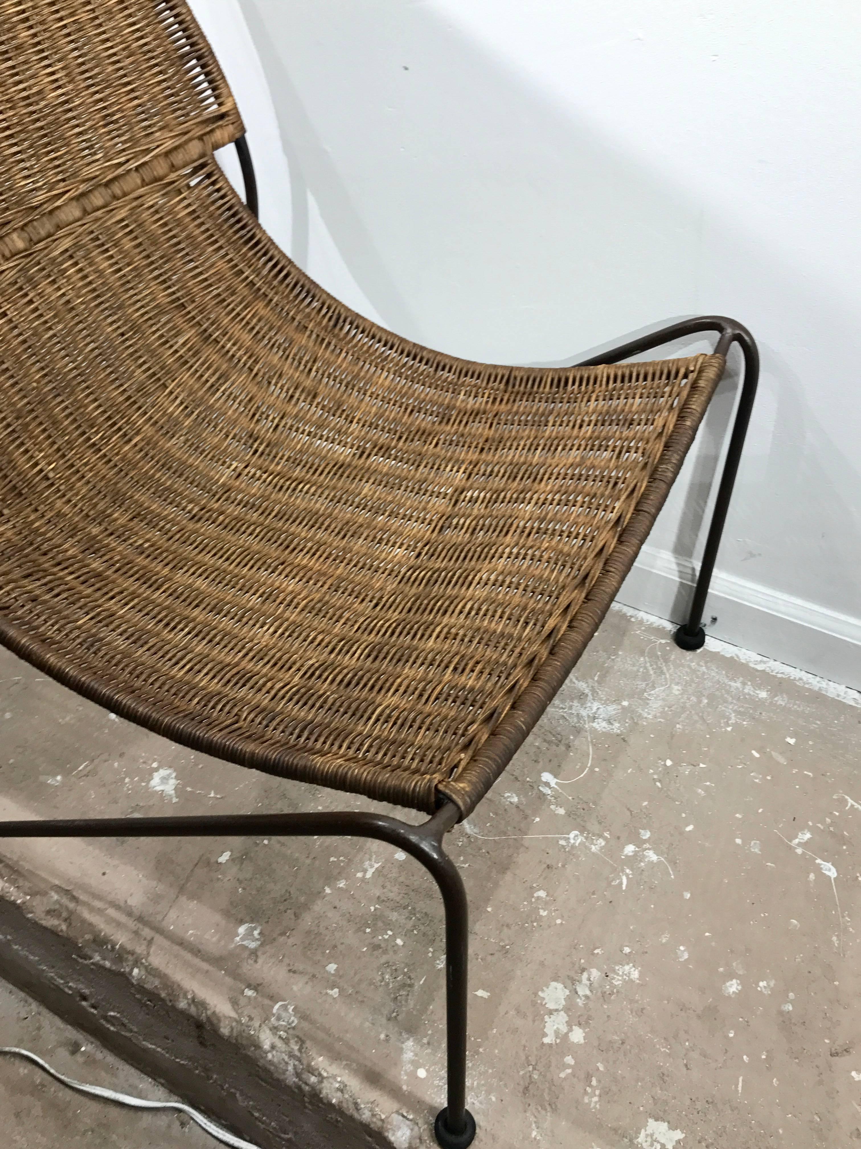 Great Pair of Mid-Century Sling Wicker Lounge Chairs In Good Condition In West Palm Beach, FL